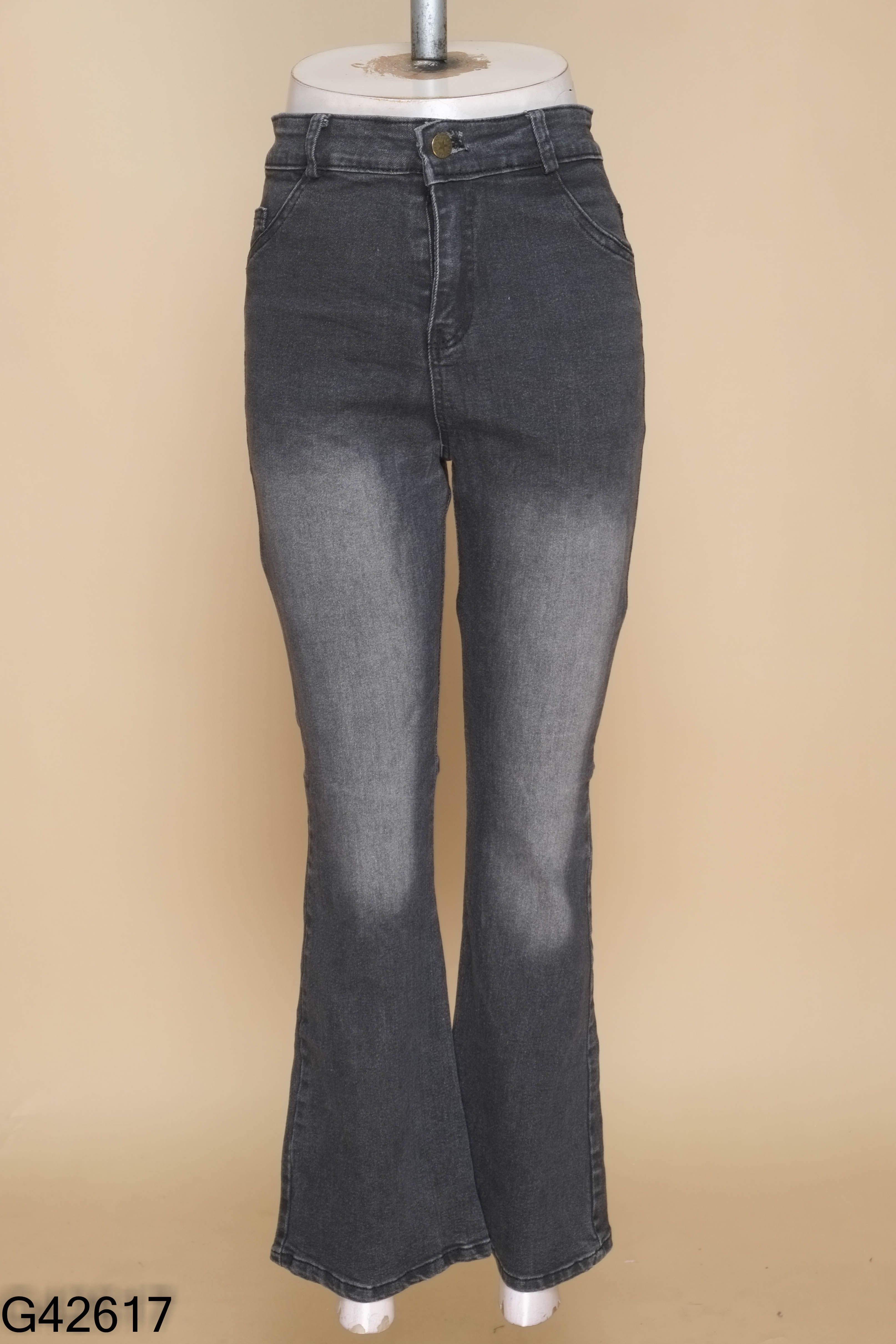 Quần jeans xám ống loe