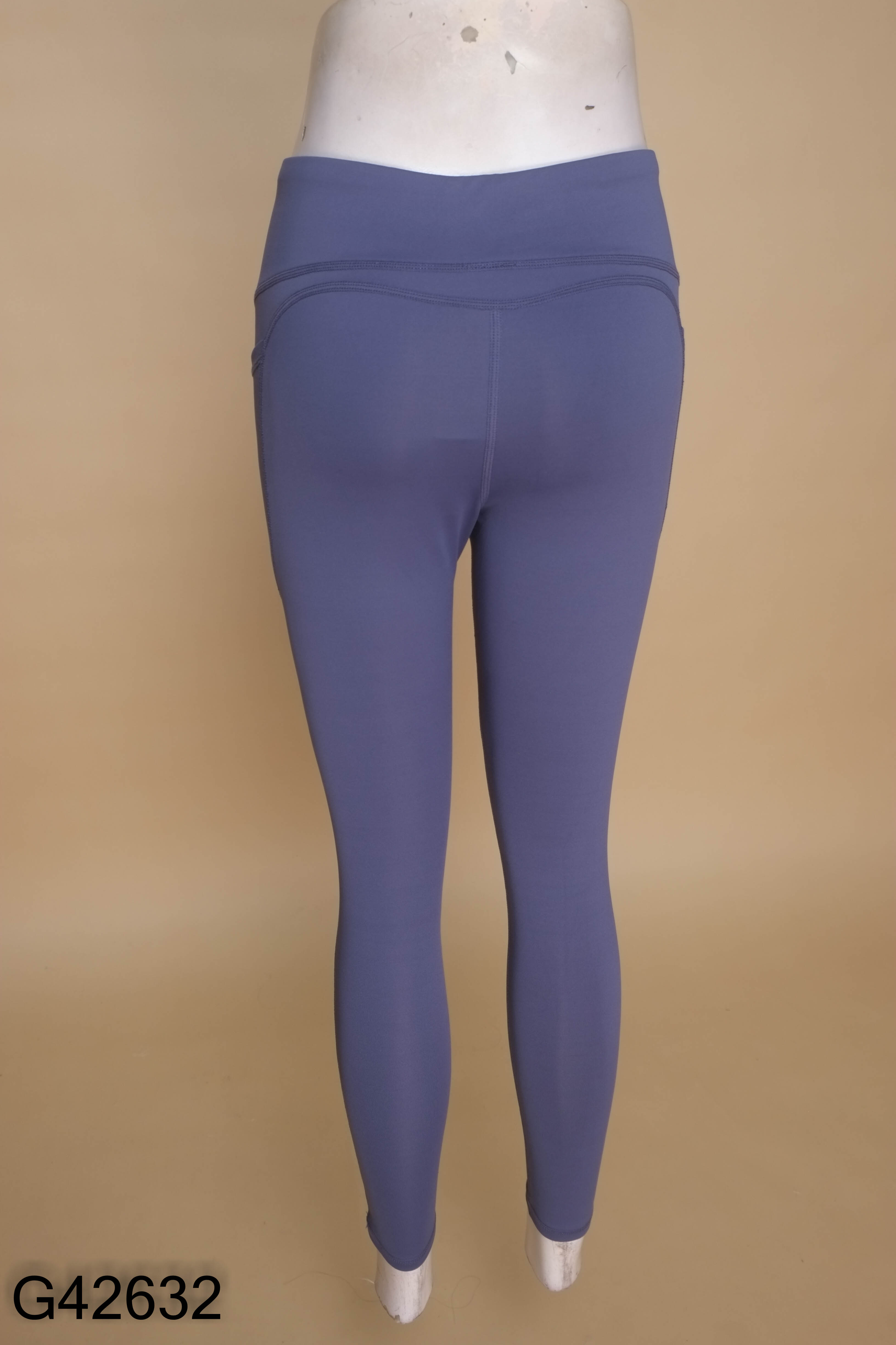 Quần legging xanh có túi