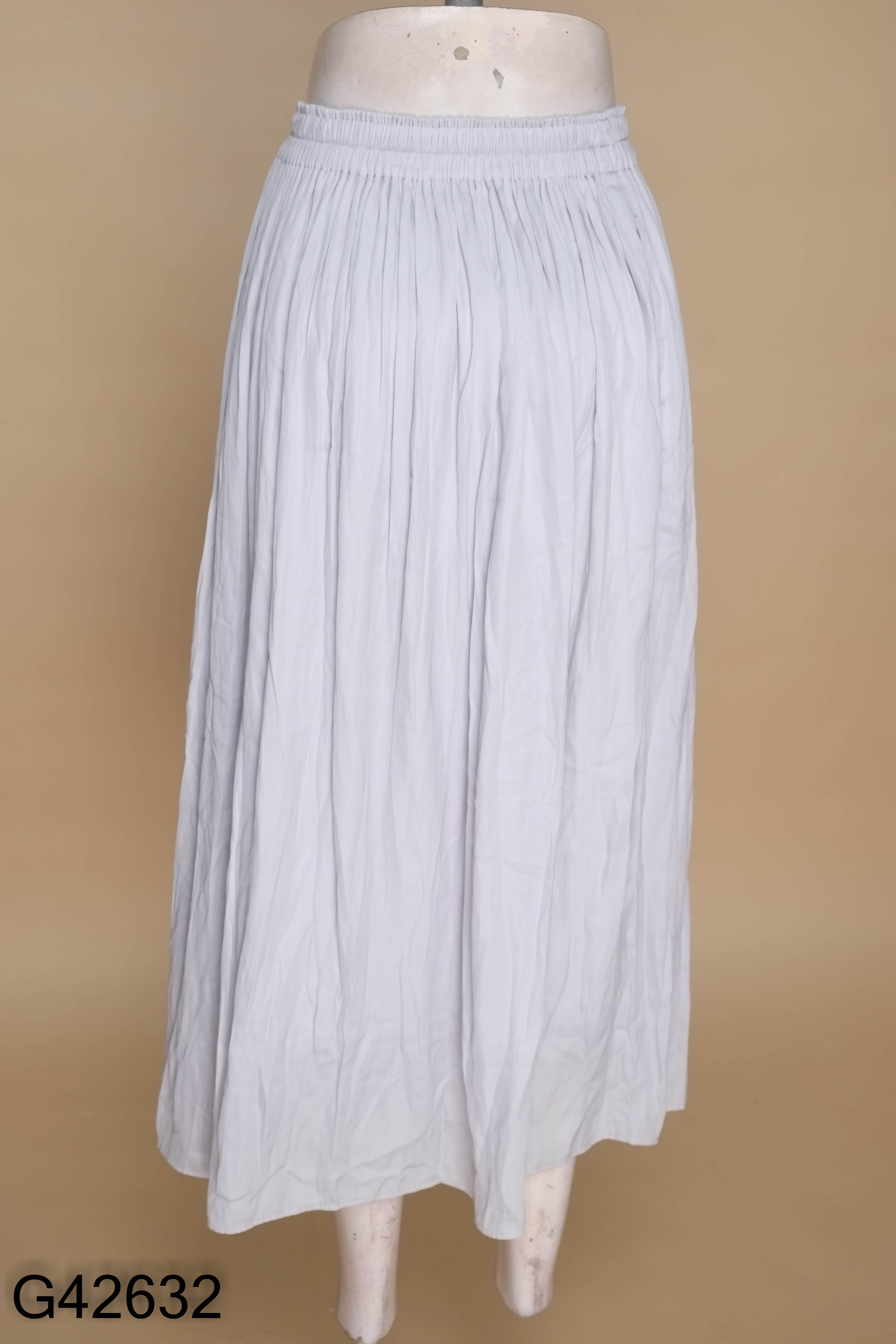 Chân váy vải xanh ly UNIQLO