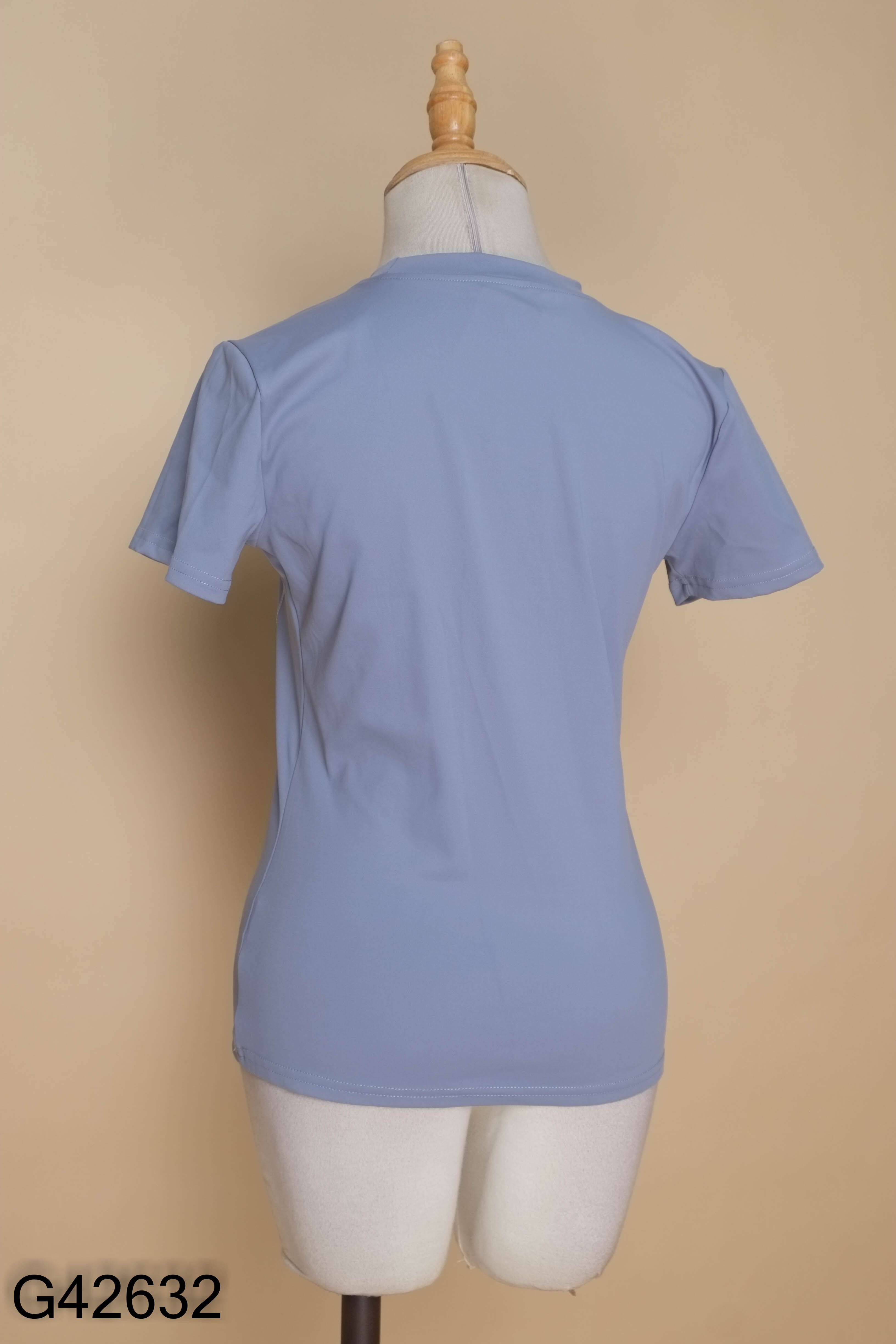 Áo tập xanh trơn