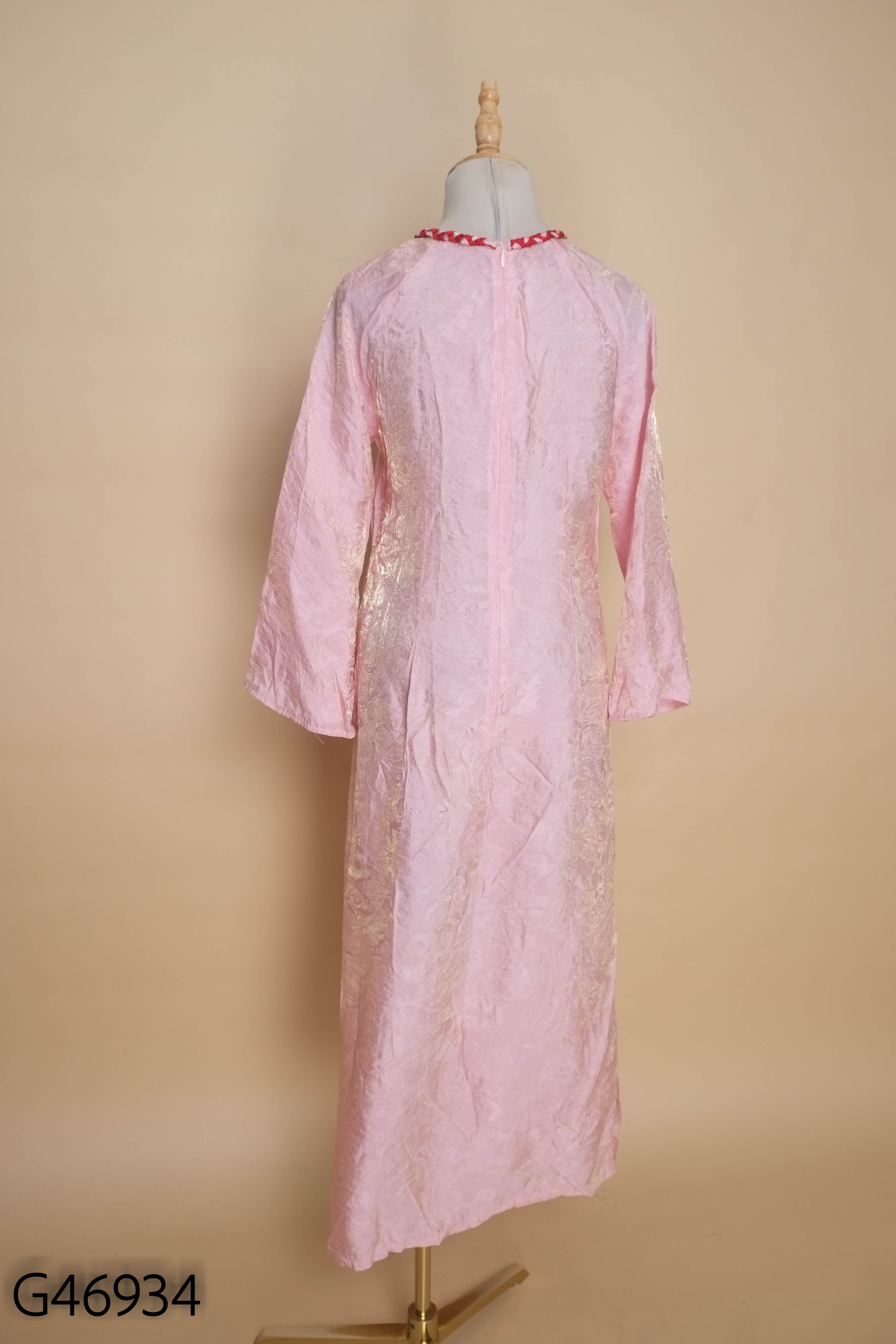 Áo dài lụa hồng kim tuyến