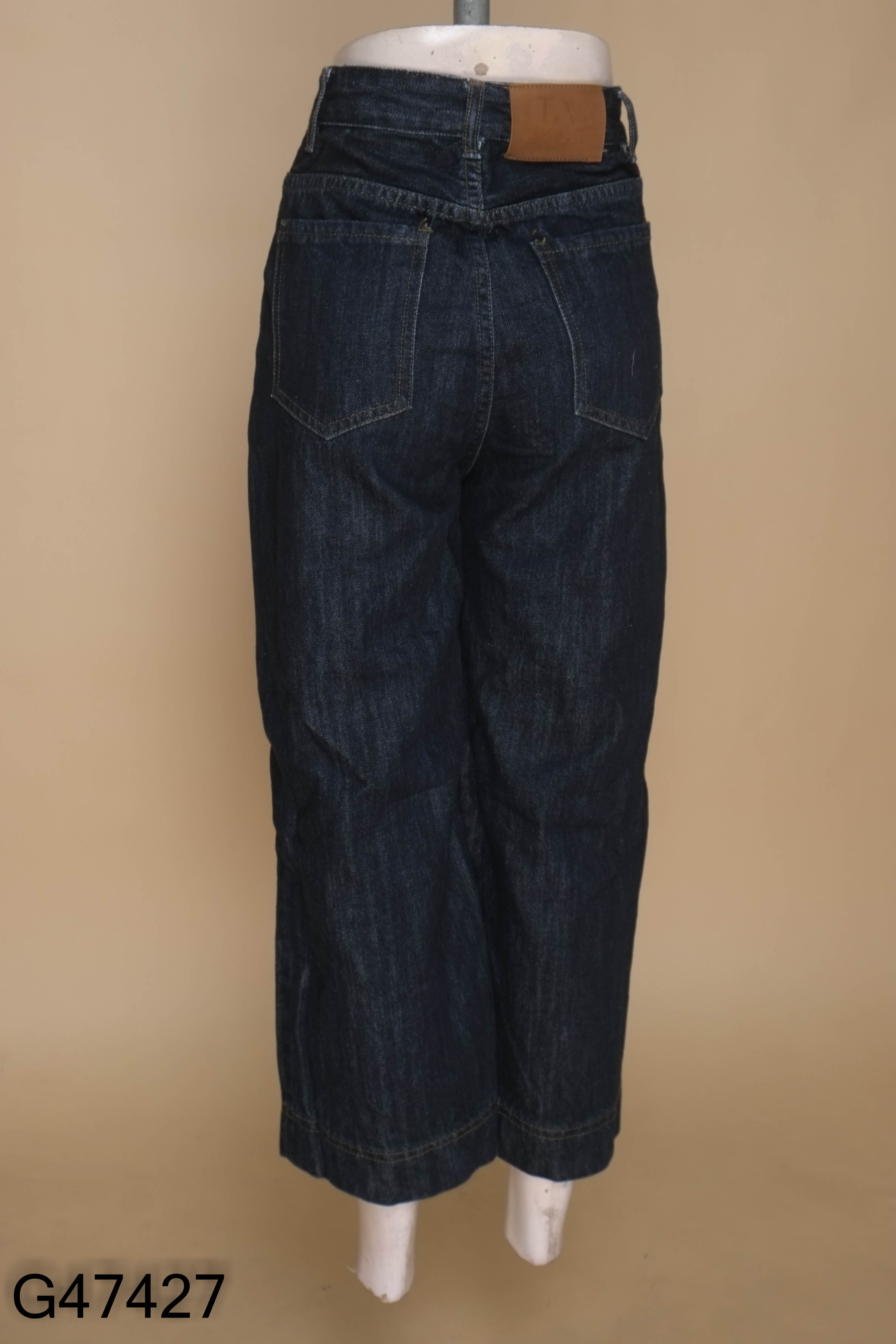 Quần jeans xanh đậm
