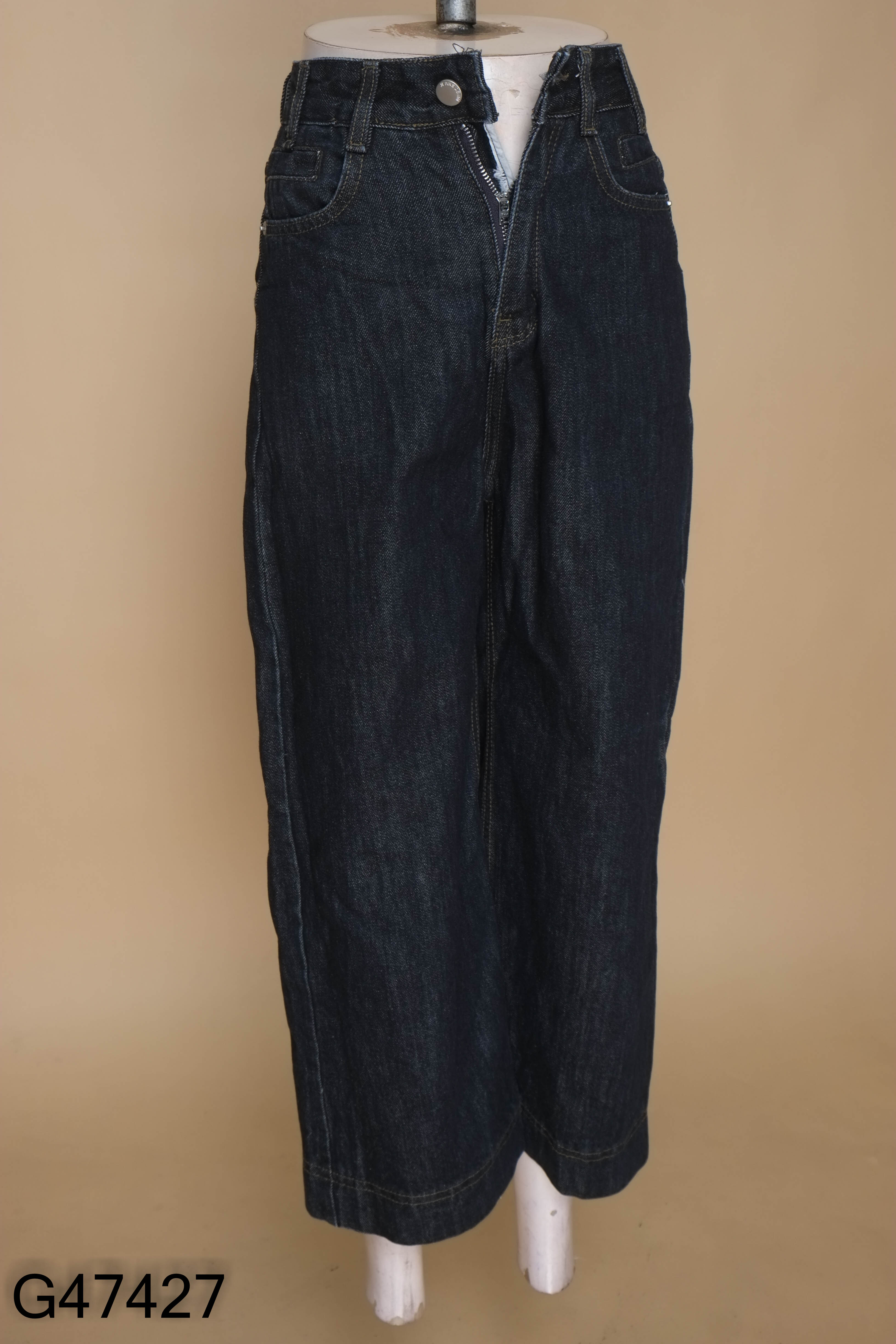 Quần jeans xanh đậm