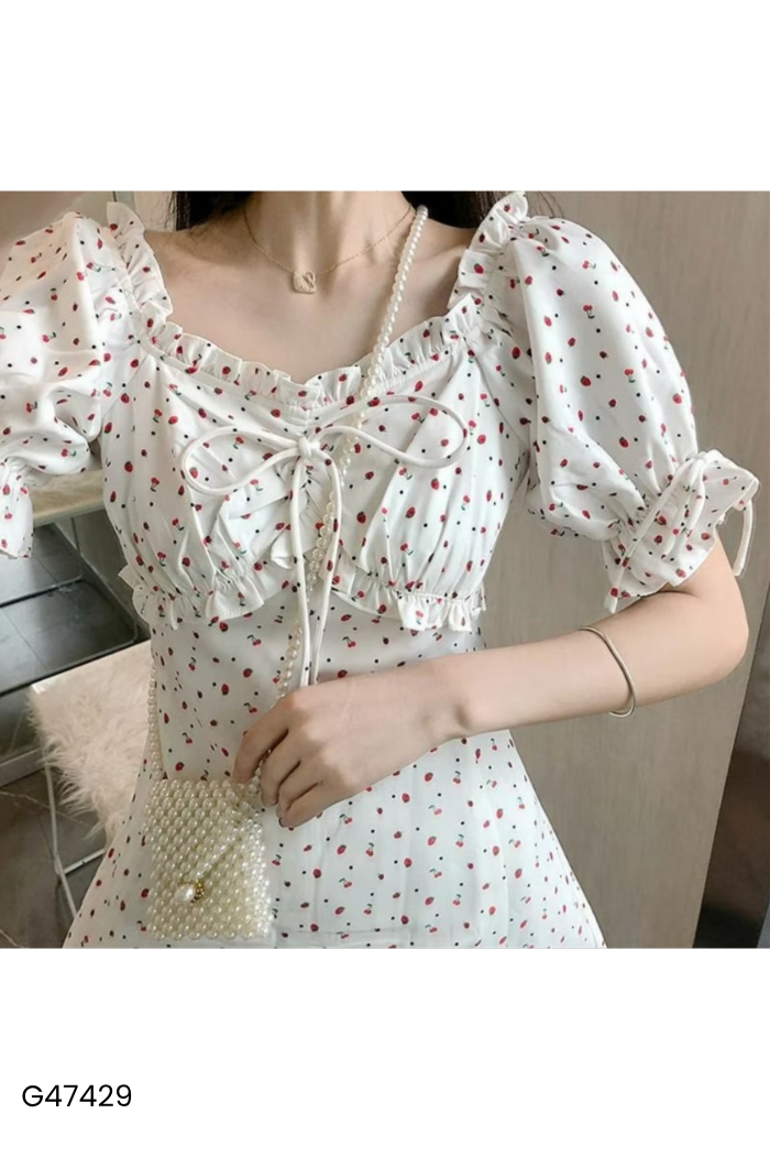 NEWTAG Váy trắng hoạ tiết dâu