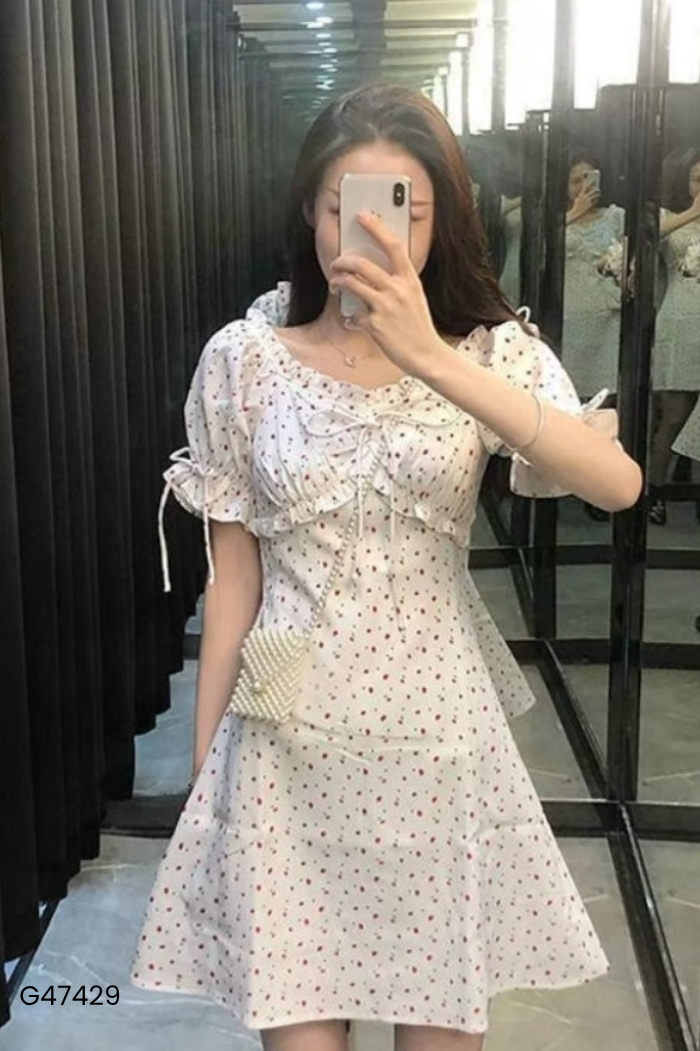 NEWTAG Váy trắng hoạ tiết dâu