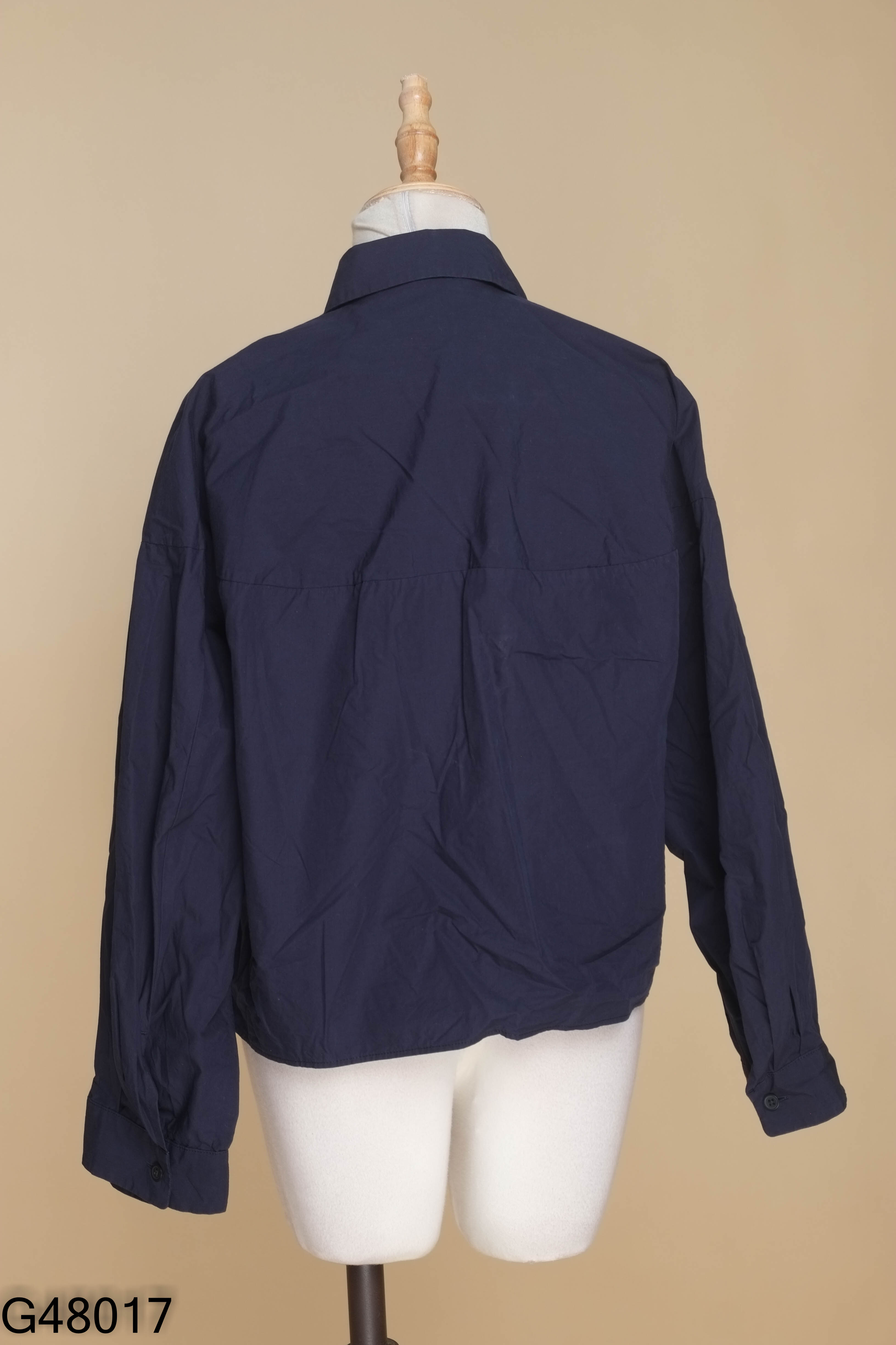 Áo UNIQLO sơ mi xanh than