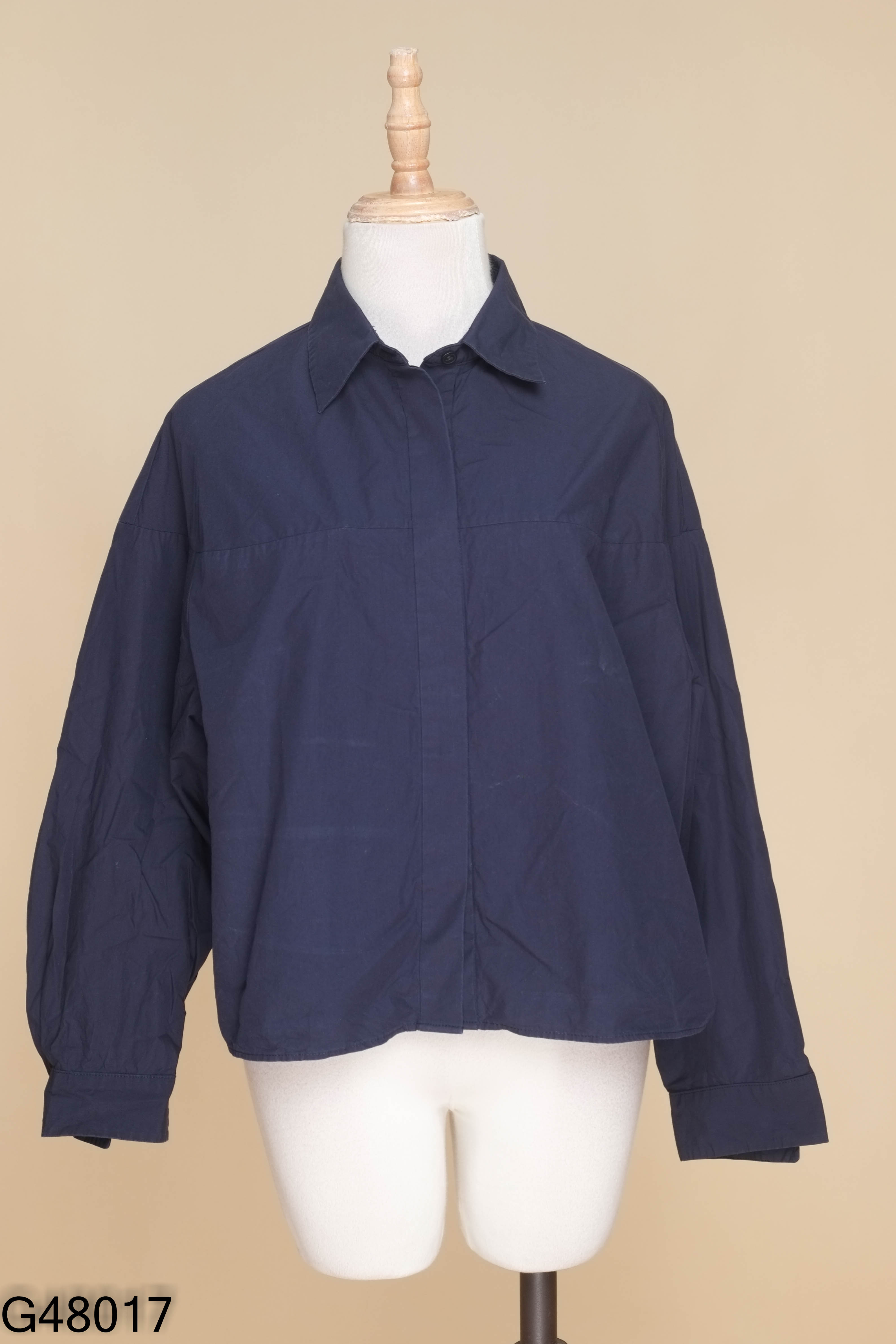 Áo UNIQLO sơ mi xanh than