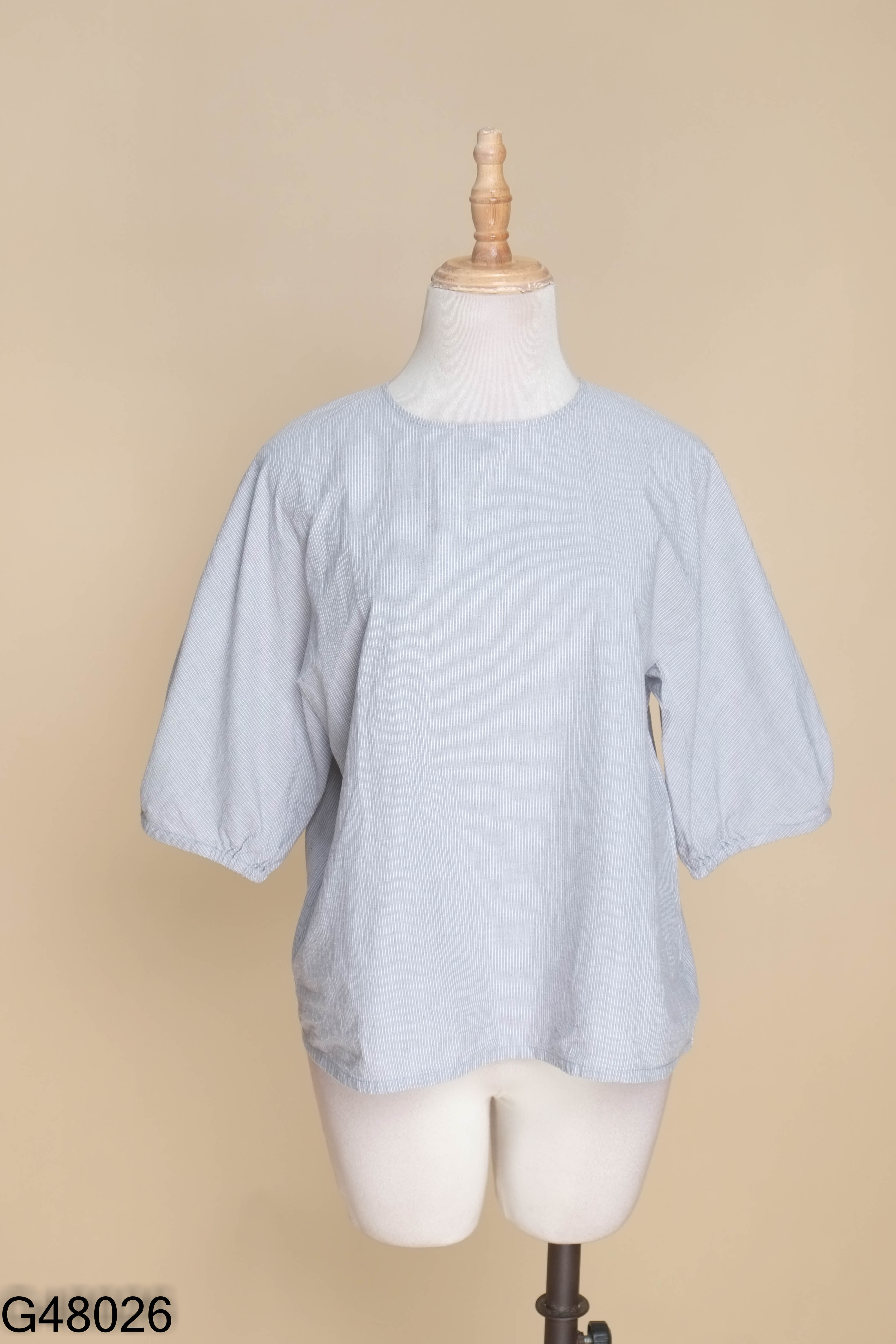 Áo MUJI xám sọc trắng