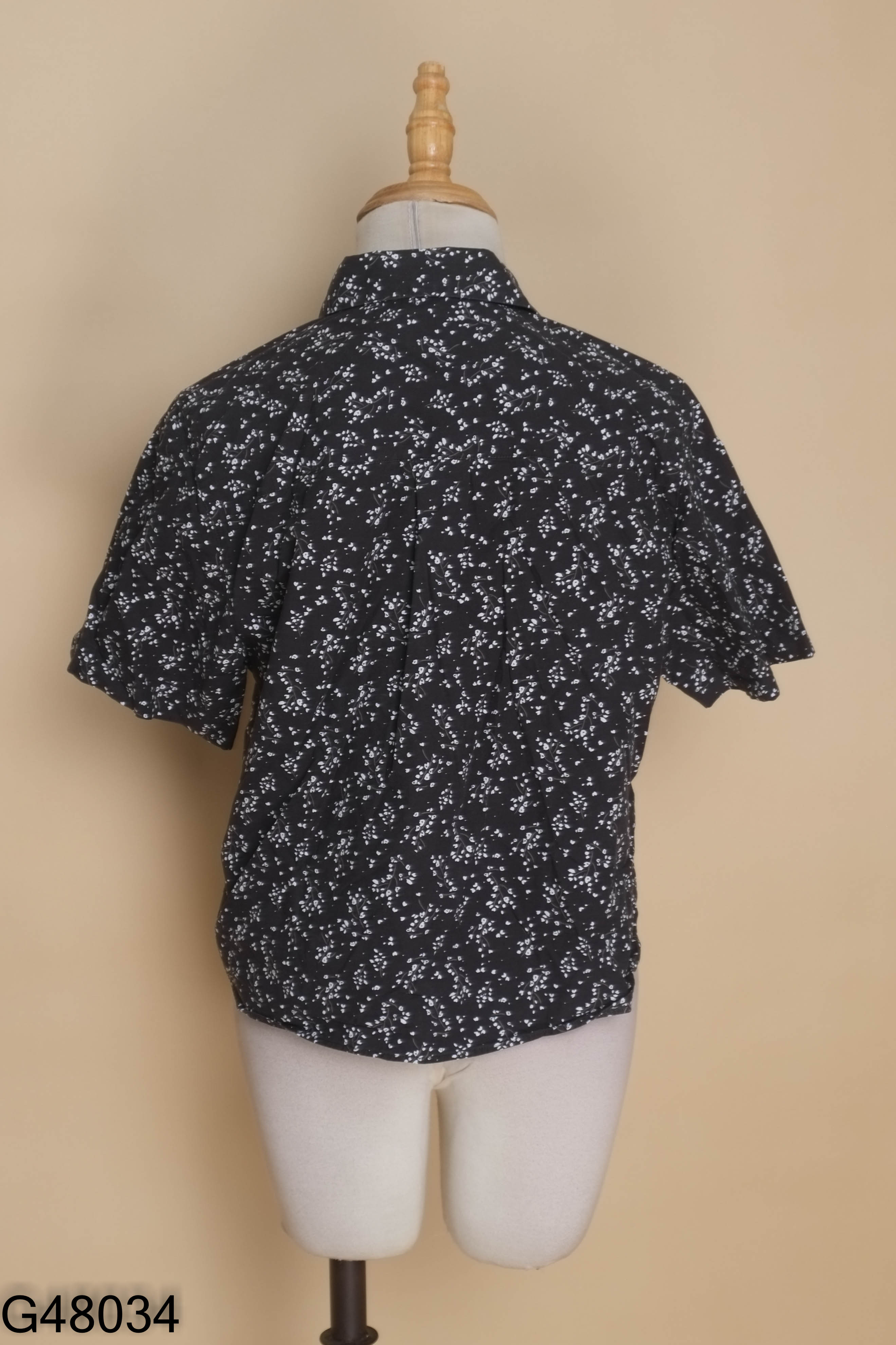 Áo sơ mi UNIQLO đen hoa