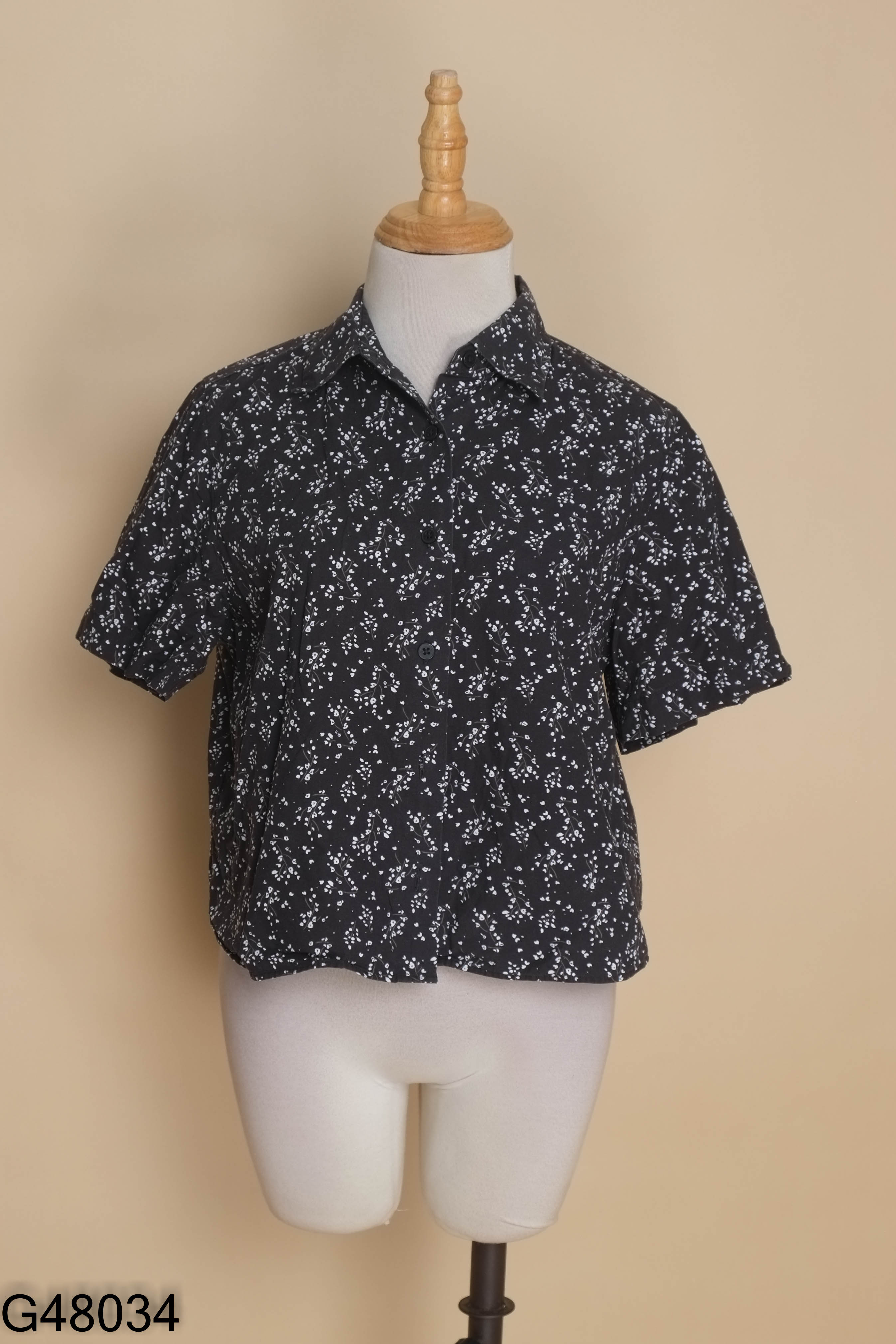 Áo sơ mi UNIQLO đen hoa