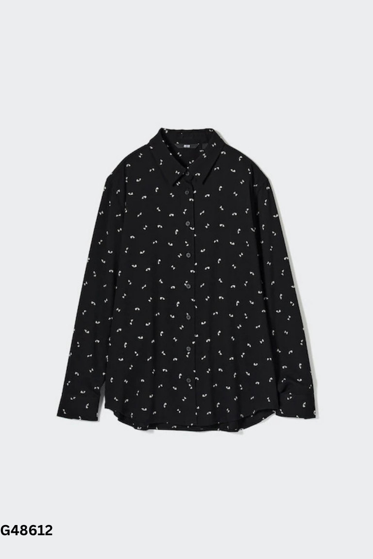 Áo sơ mi đen UNIQLO họa tiết
