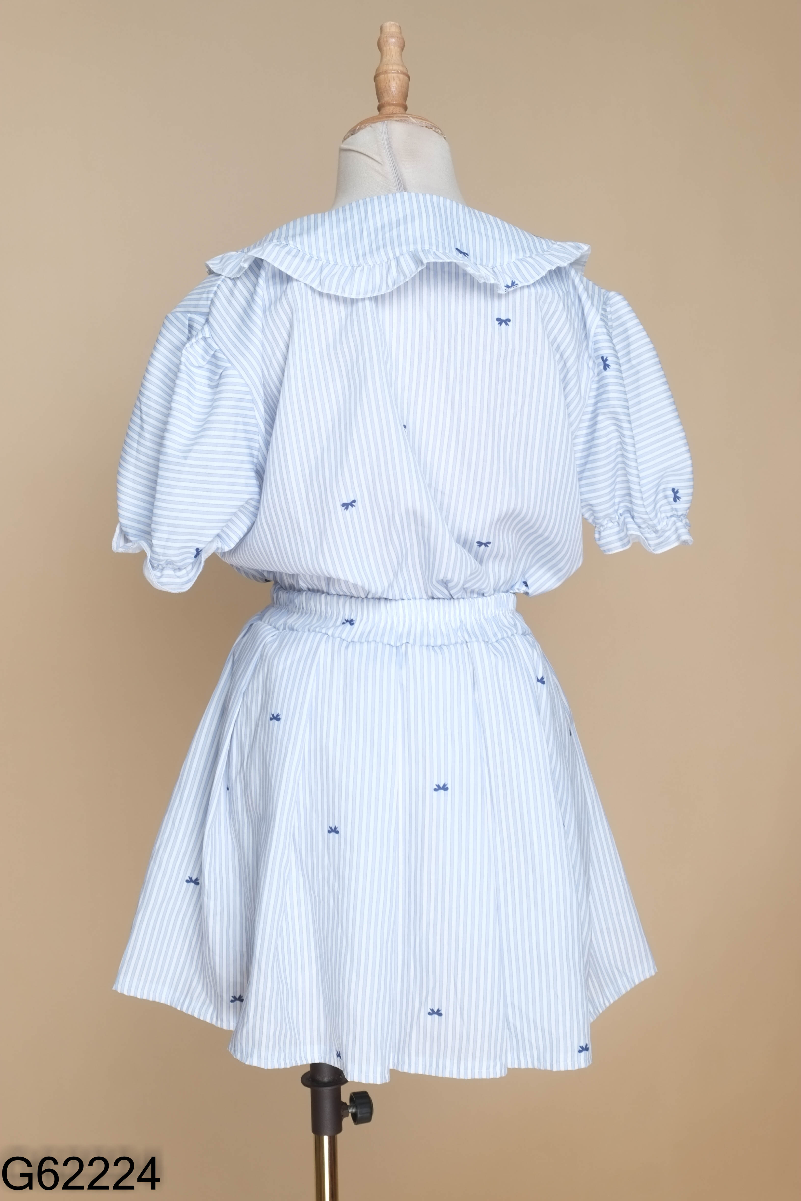 Set xanh họa tiết kẻ+váy