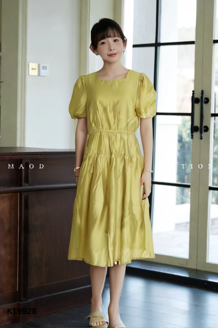 Váy xanh cổ vuông tay phồng