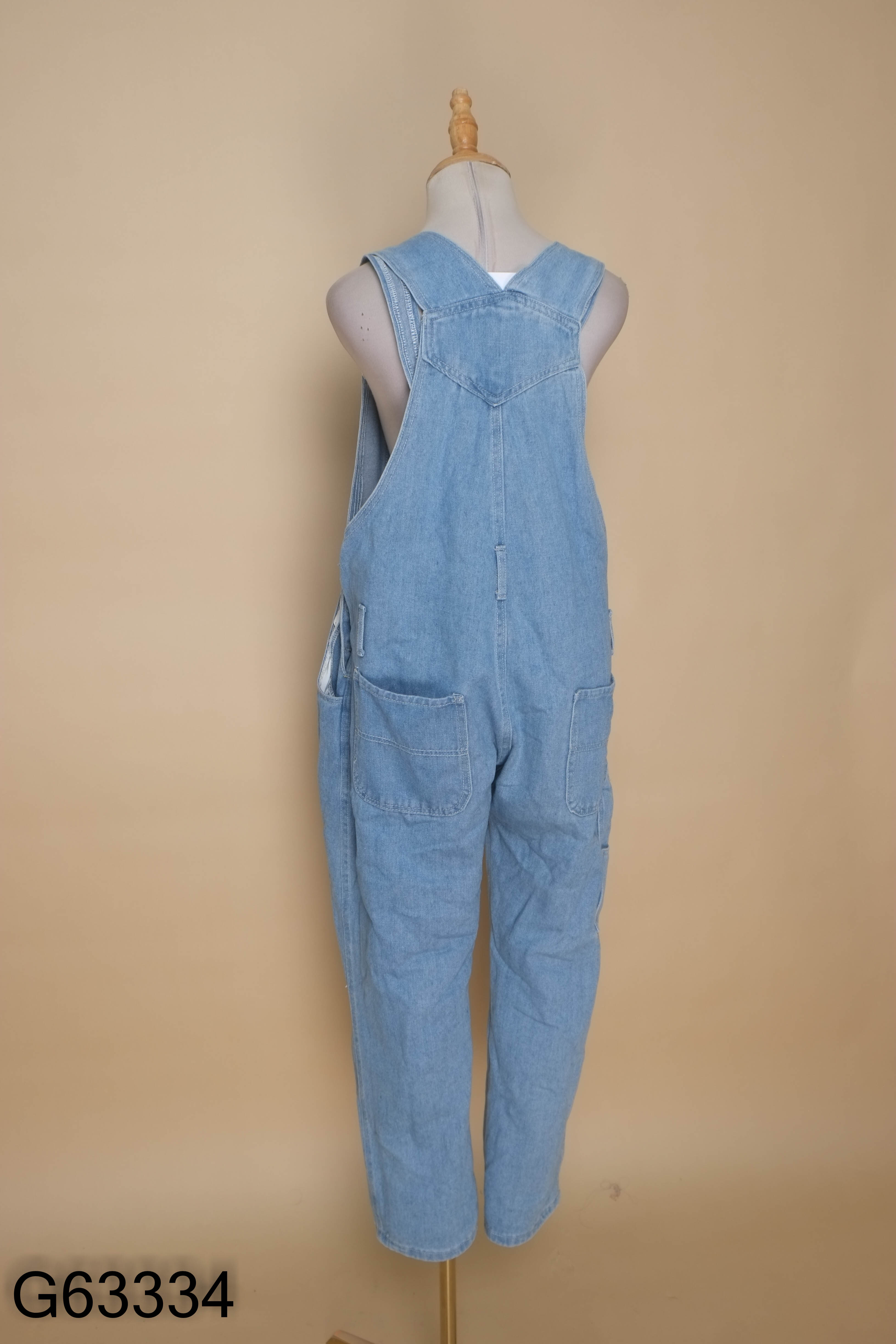 Jumpsuit jeans xanh họa tiết gấu