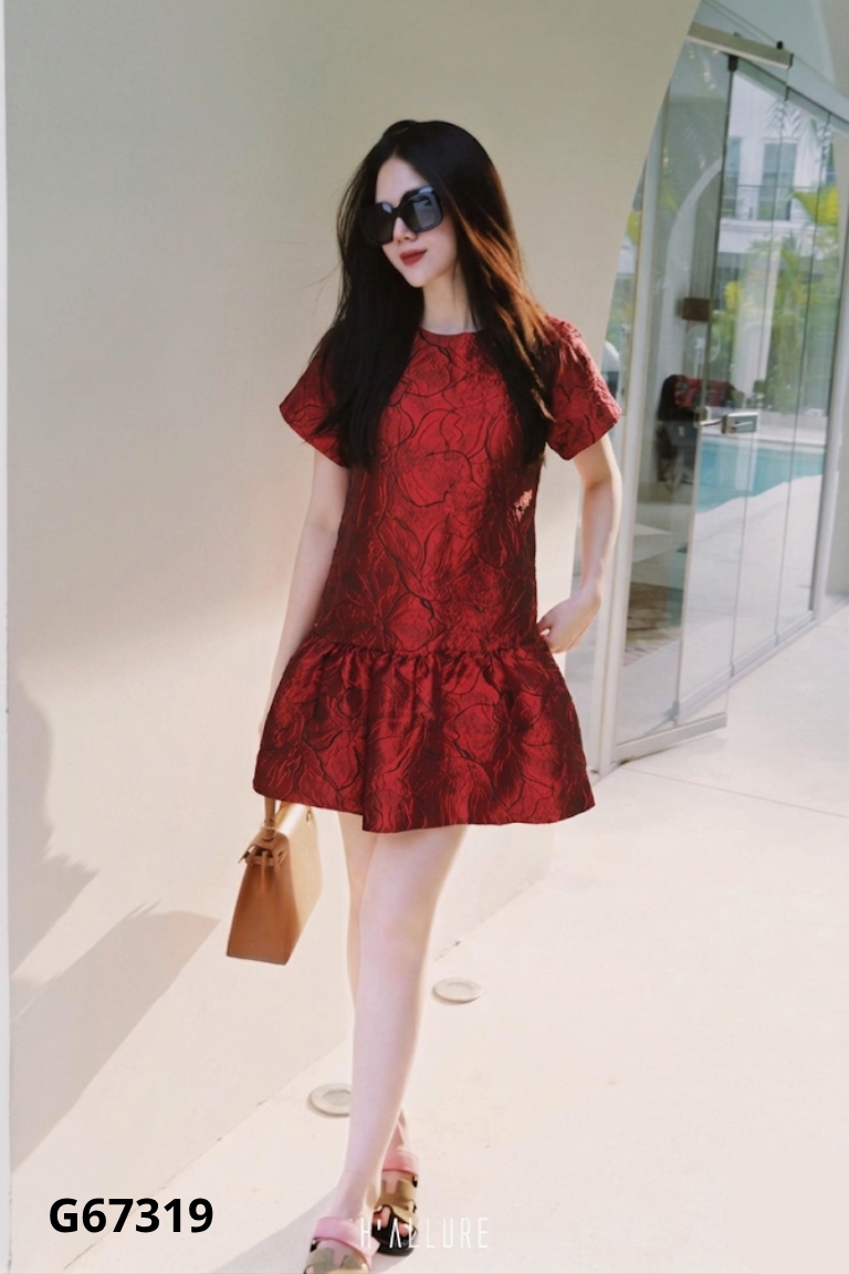 Váy đỏ H'ALLURE họa tiết đen đuôi cá