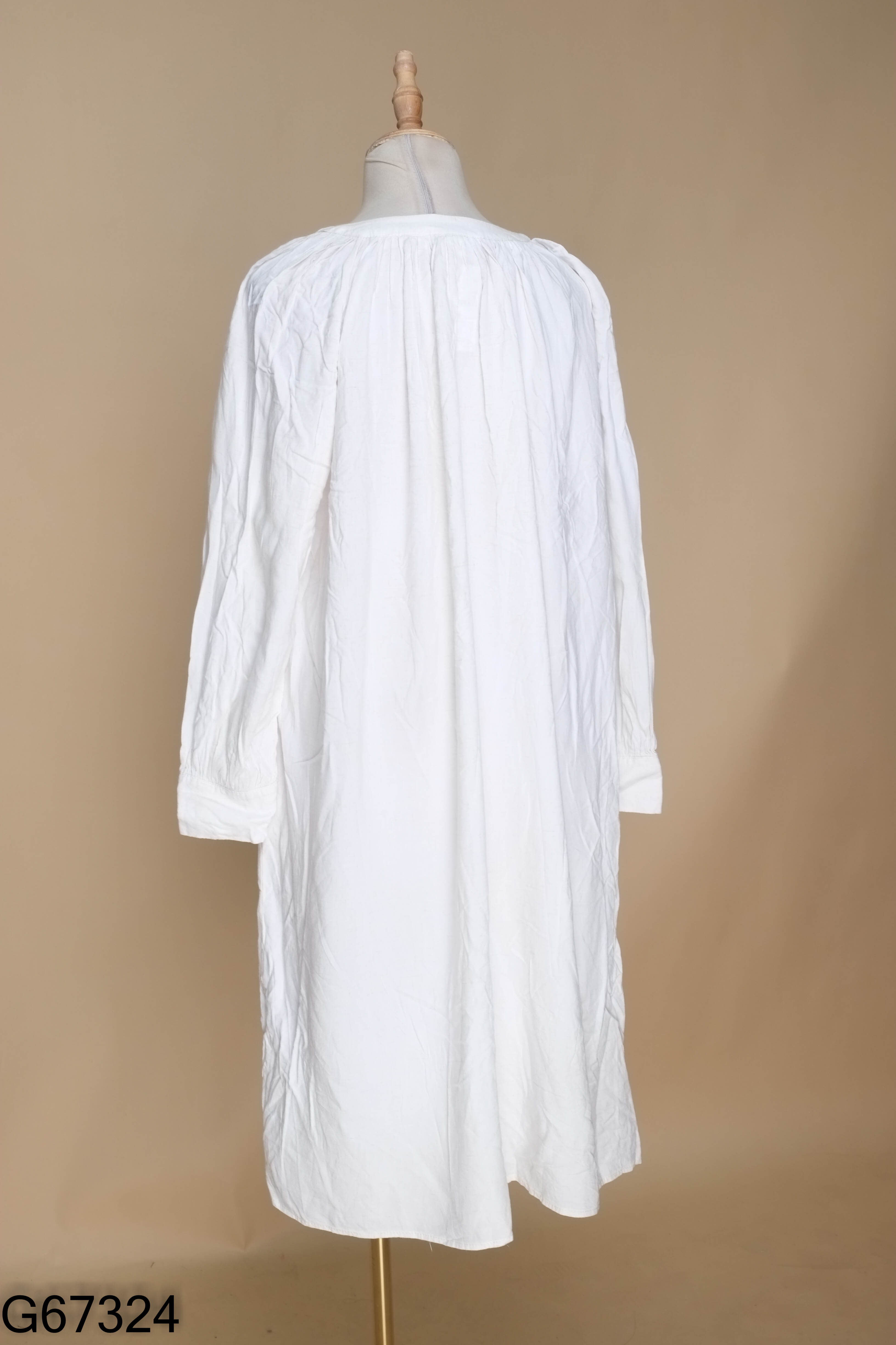 Váy linen trắng suông