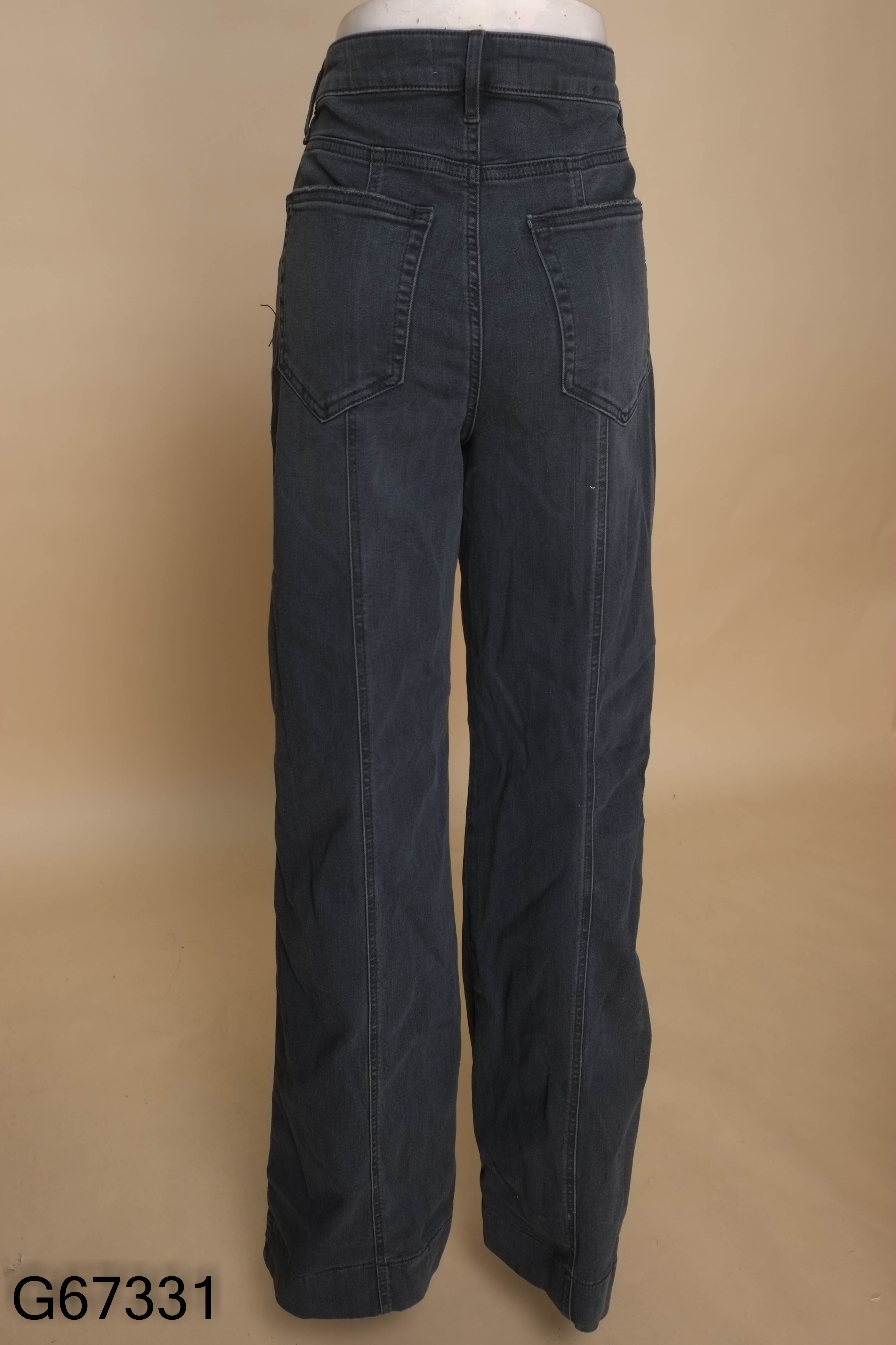 Quần jeans đen suông