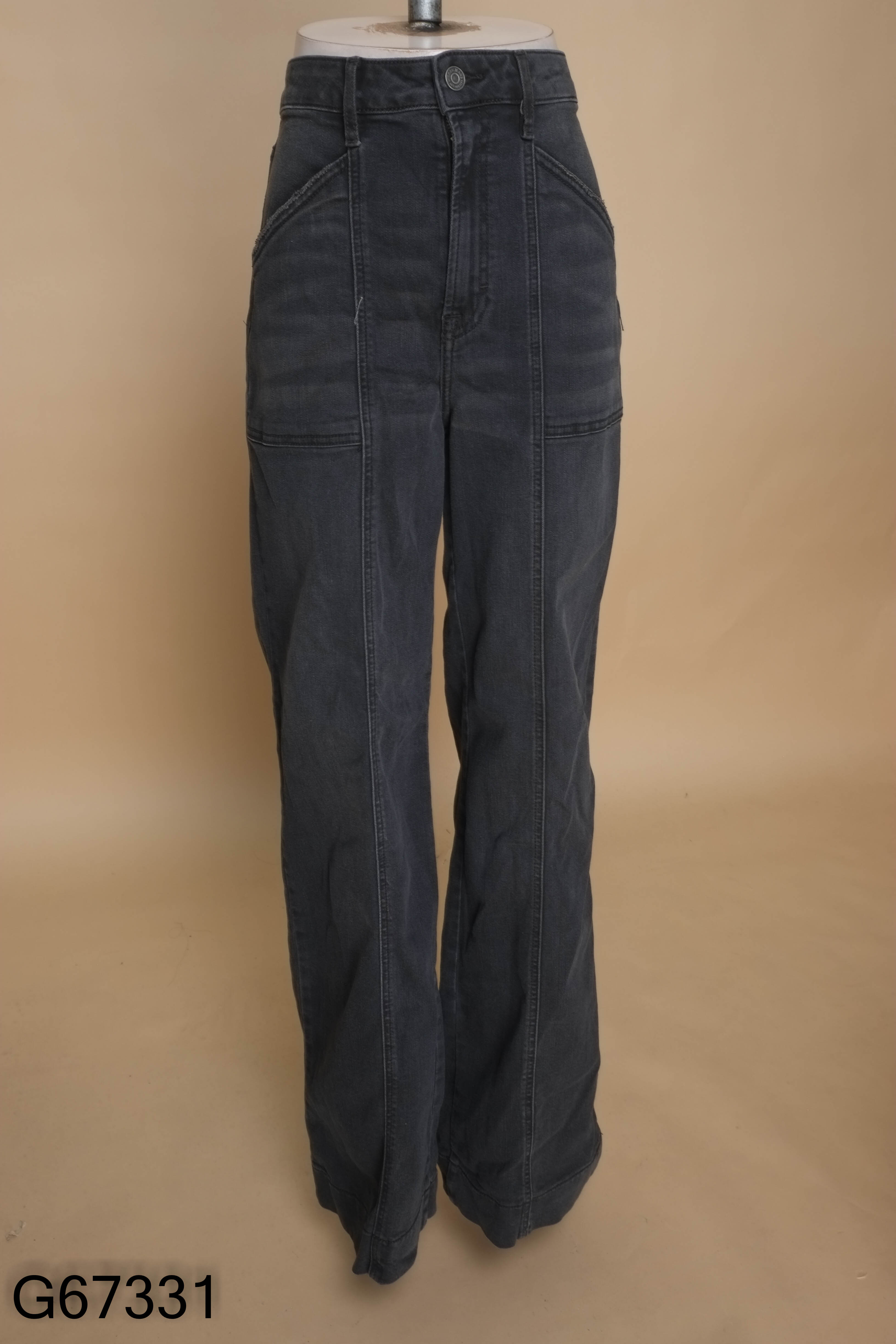 Quần jeans đen suông