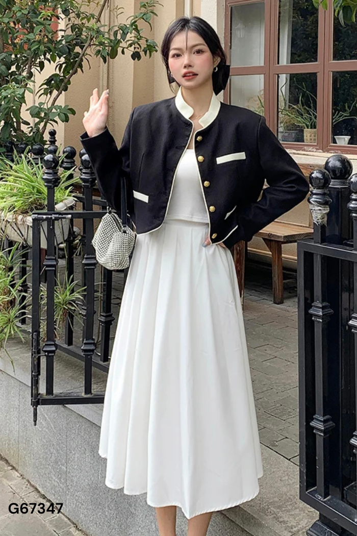 Áo khoác đen viền be cúc vàng