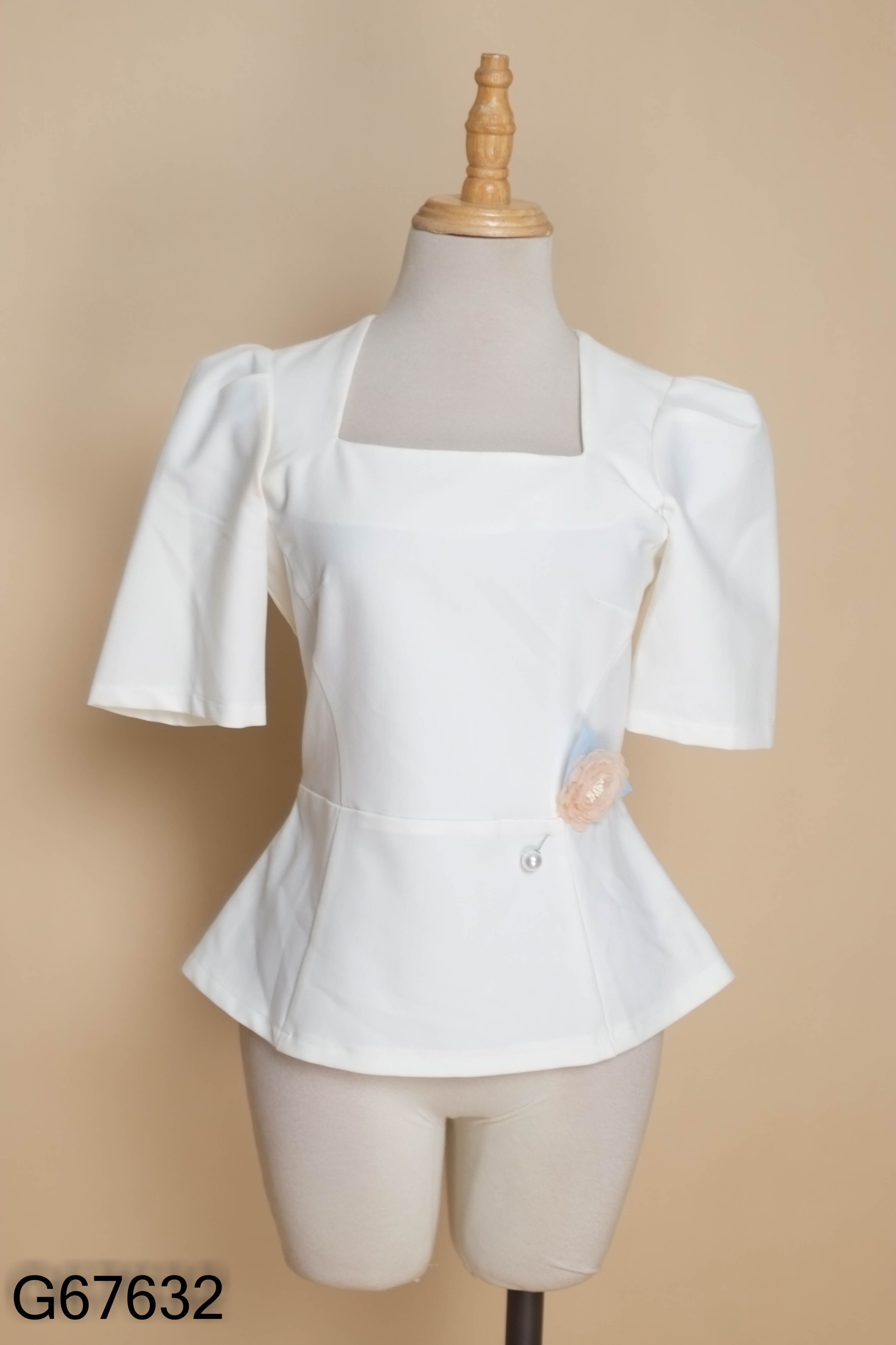 Áo COCO KEIRA trắng cổ vuông