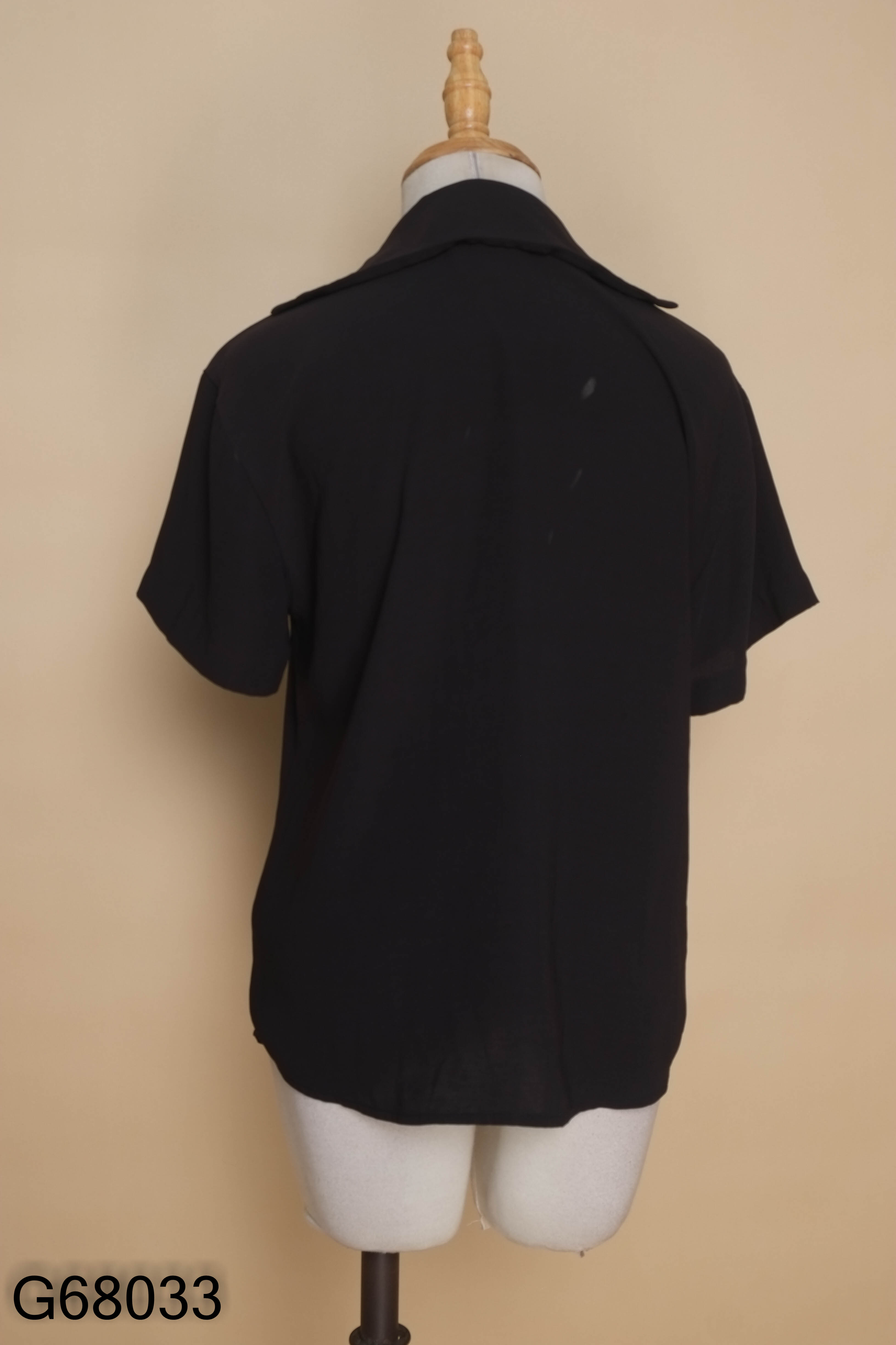 Áo đen IVYMODA phối túi