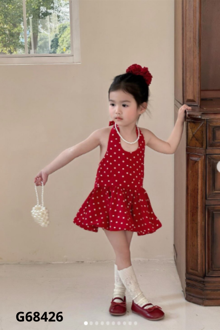 Váy đỏ chấm bi be