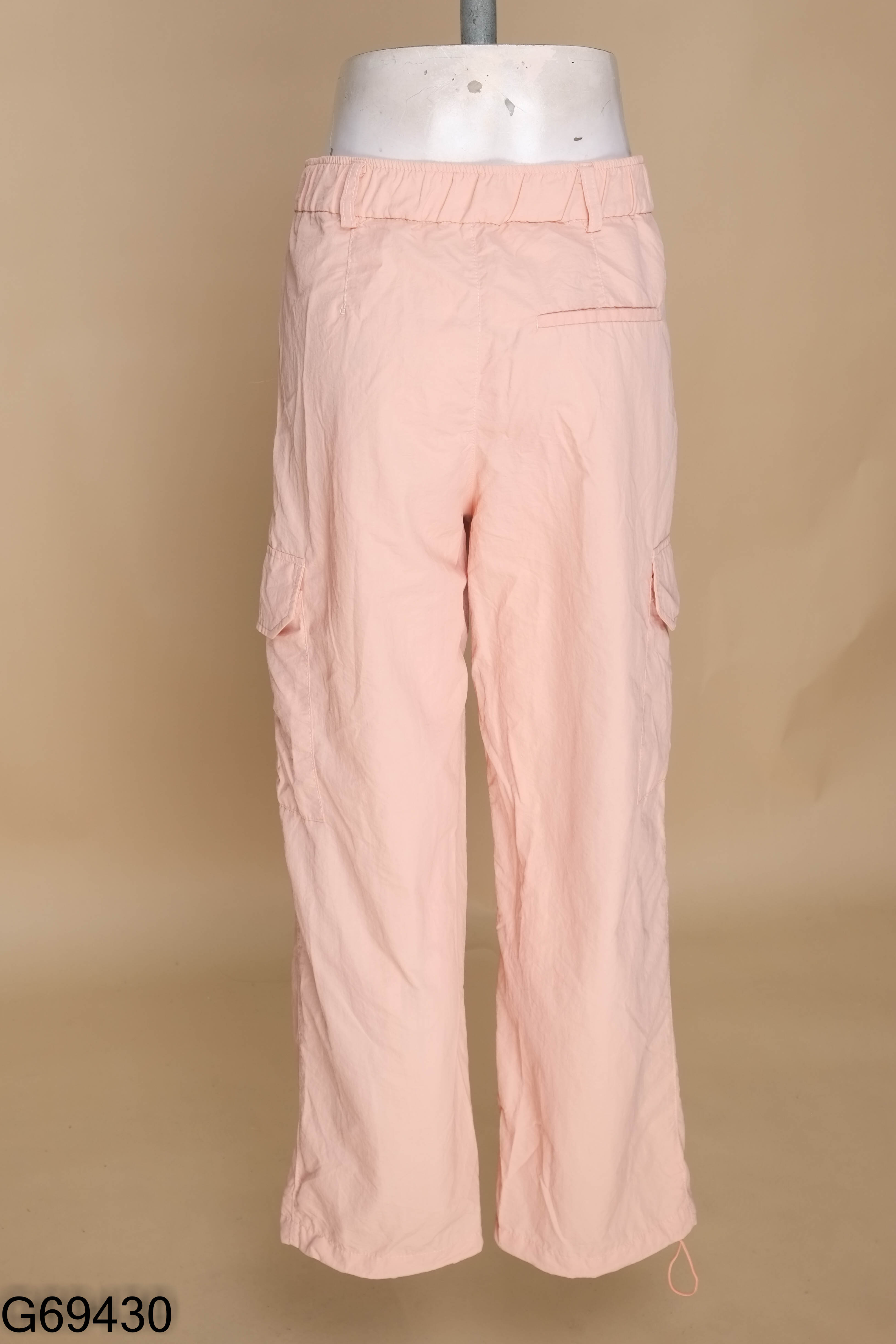 Quần dù hồng UNIQLO túi hộp (XUẤT)