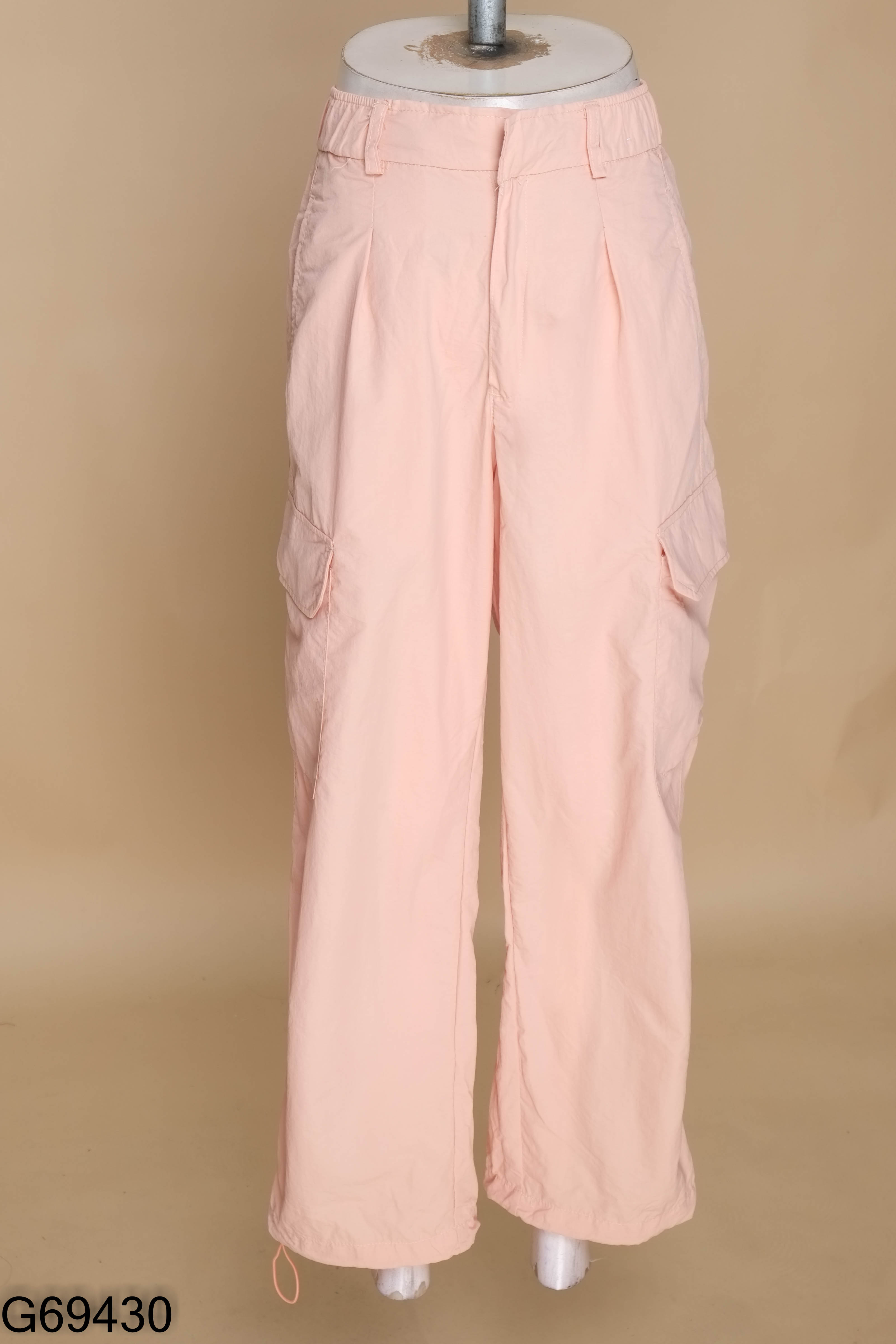 Quần dù hồng UNIQLO túi hộp (XUẤT)