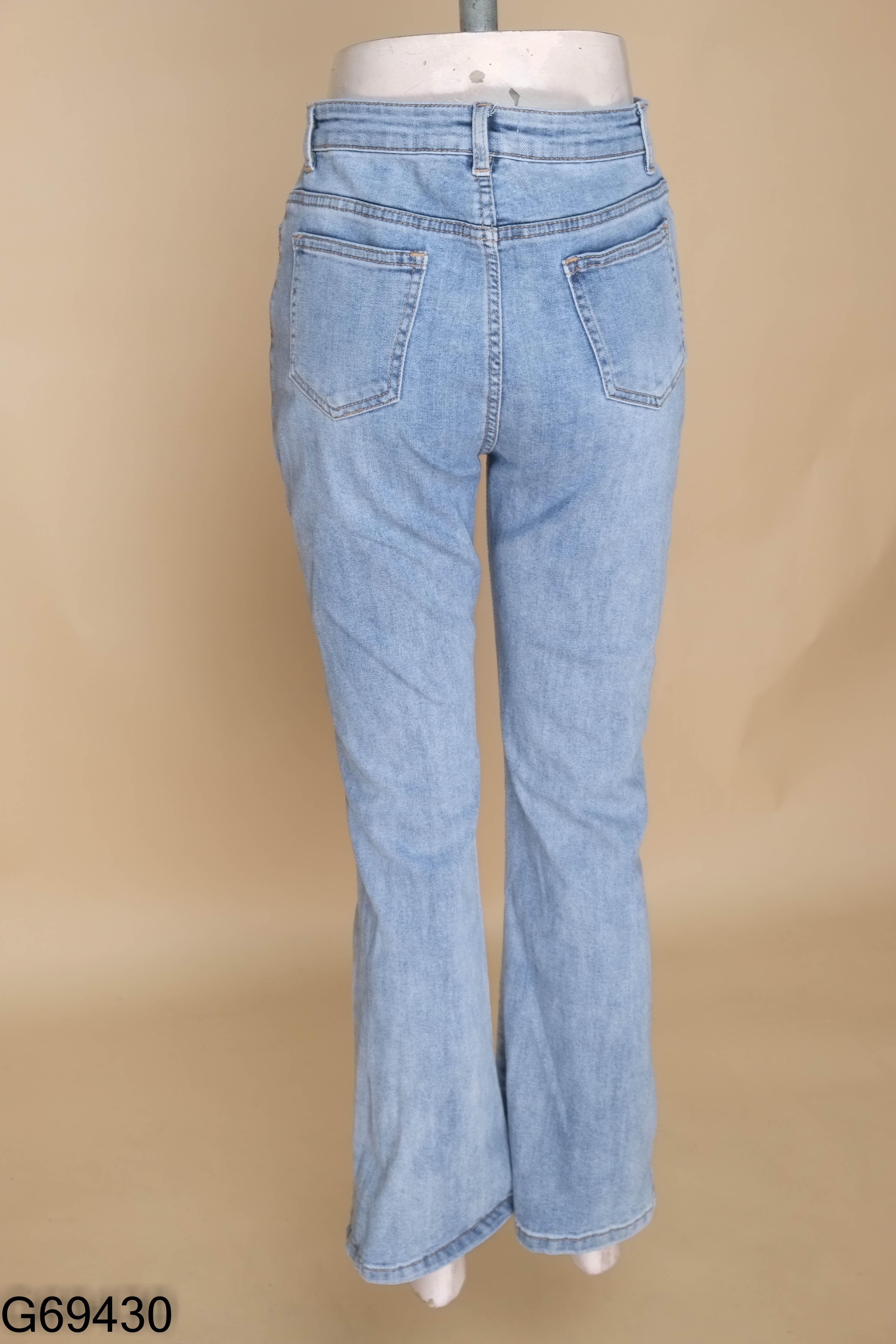 Quần jeans xanh GUMAC dáng loe