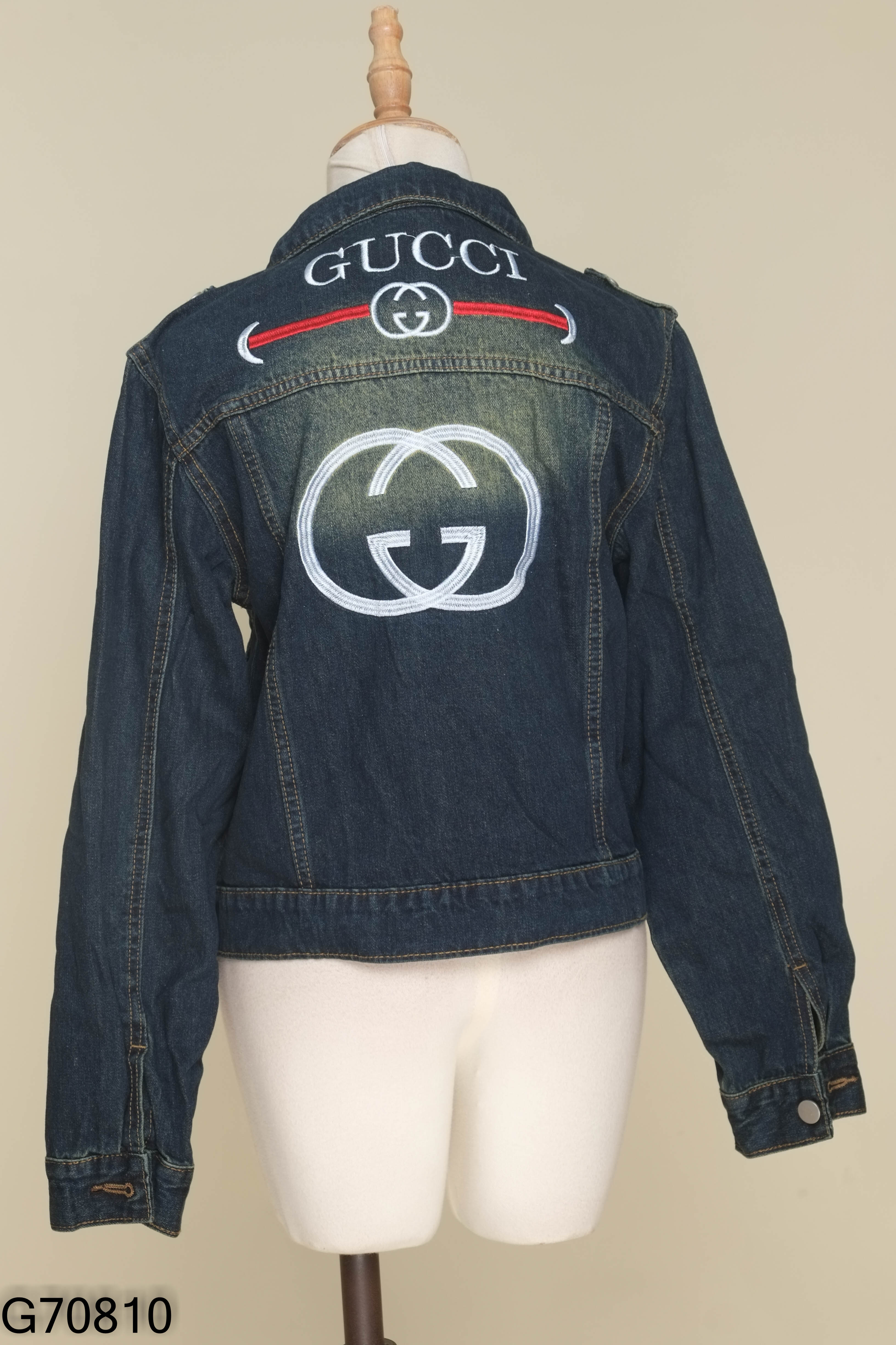 NEWTAG Áo khoác jeans xanh thêu chữ