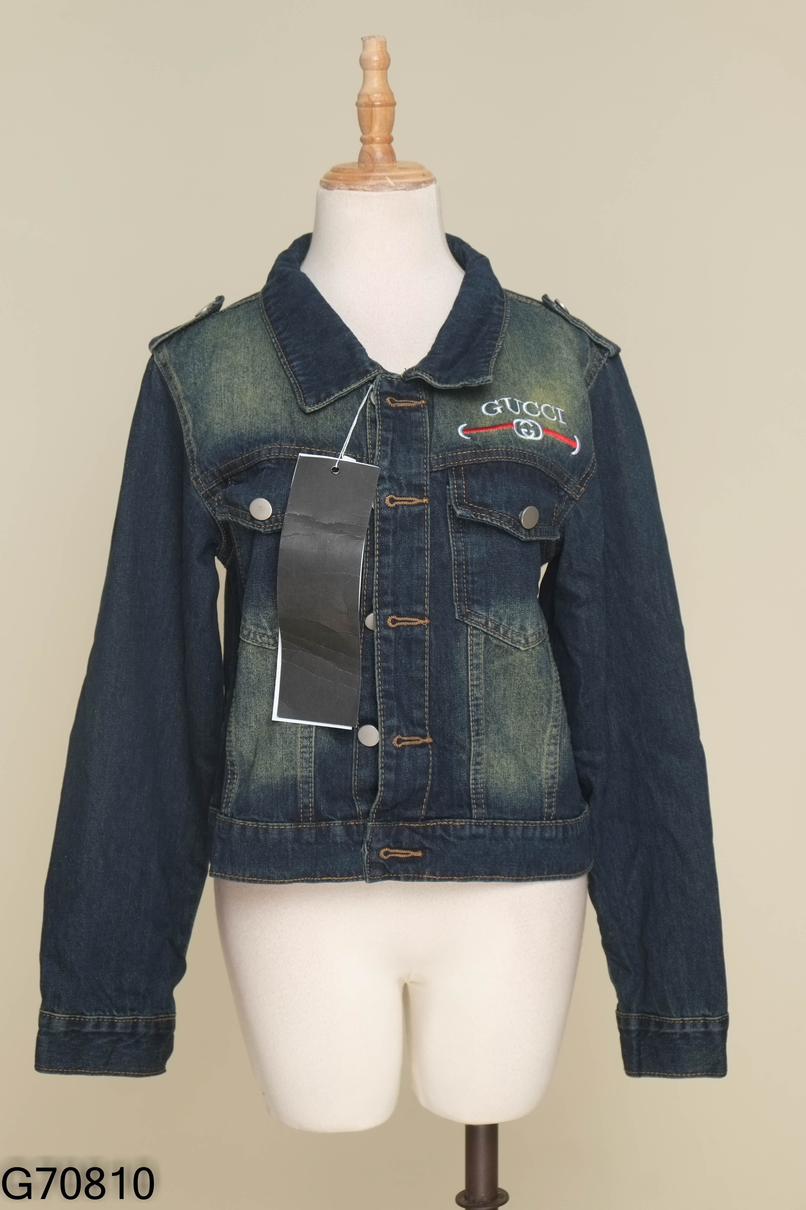 NEWTAG Áo khoác jeans xanh thêu chữ