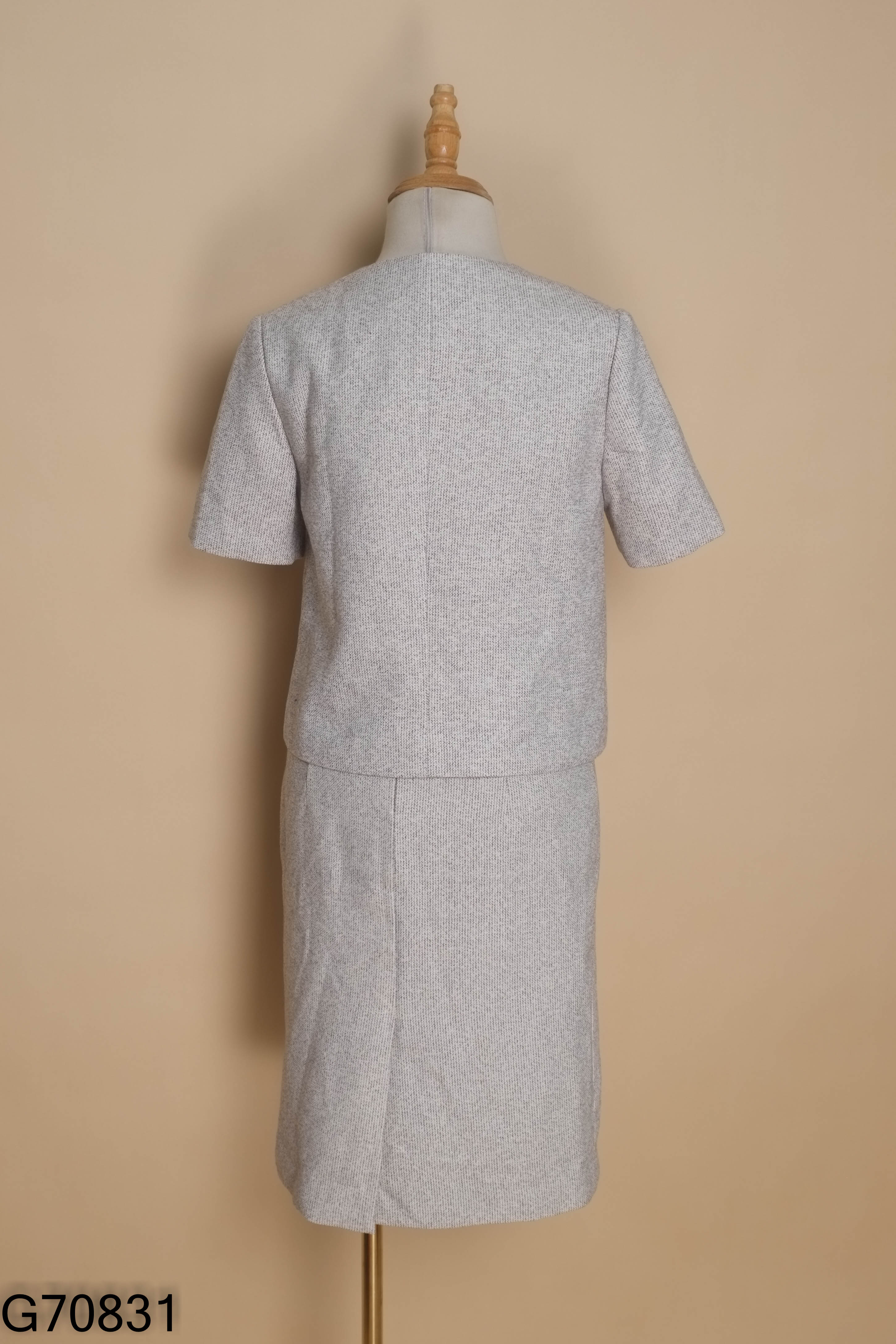 Set SAVANI áo + chân váy be họa tiết