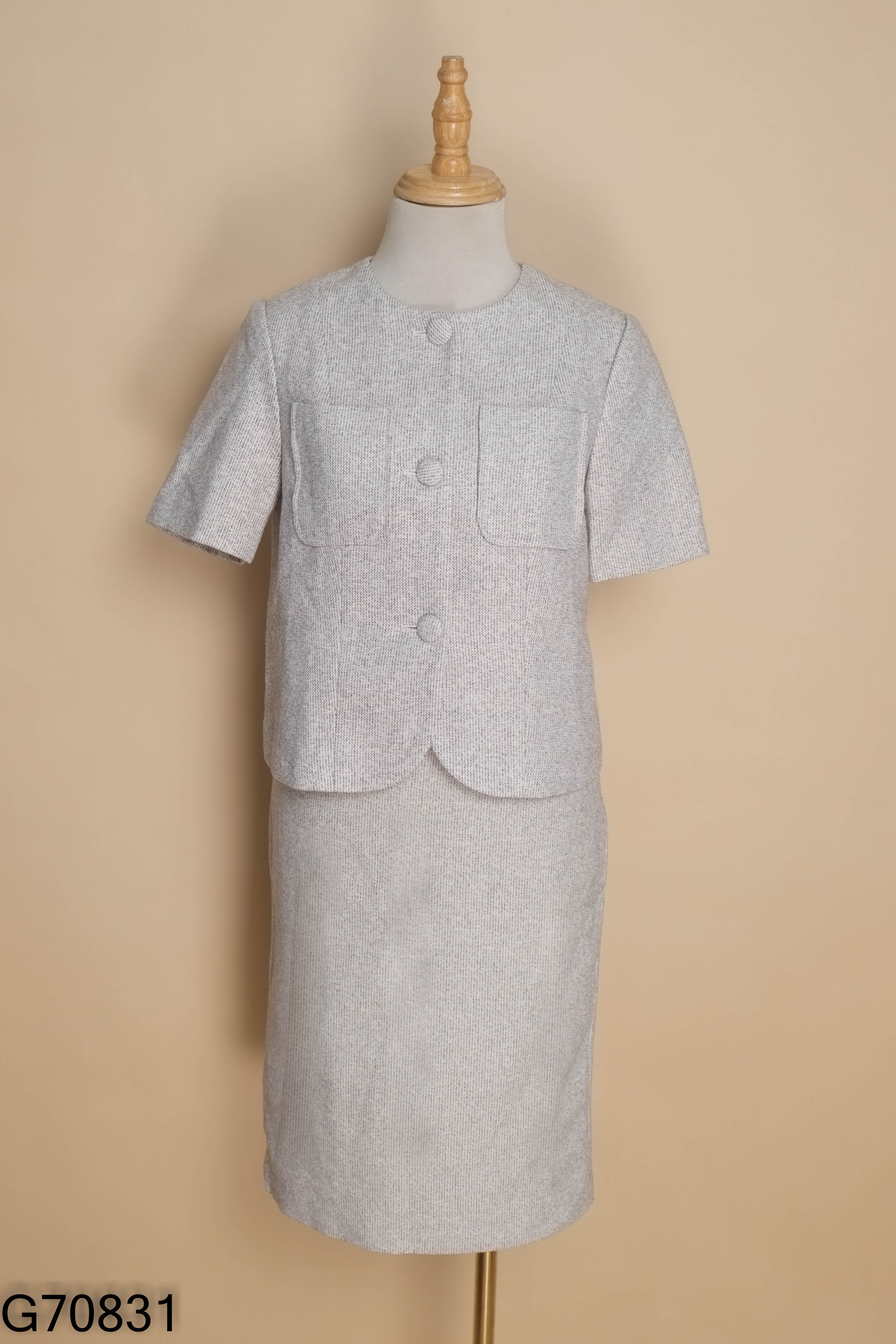 Set SAVANI áo + chân váy be họa tiết
