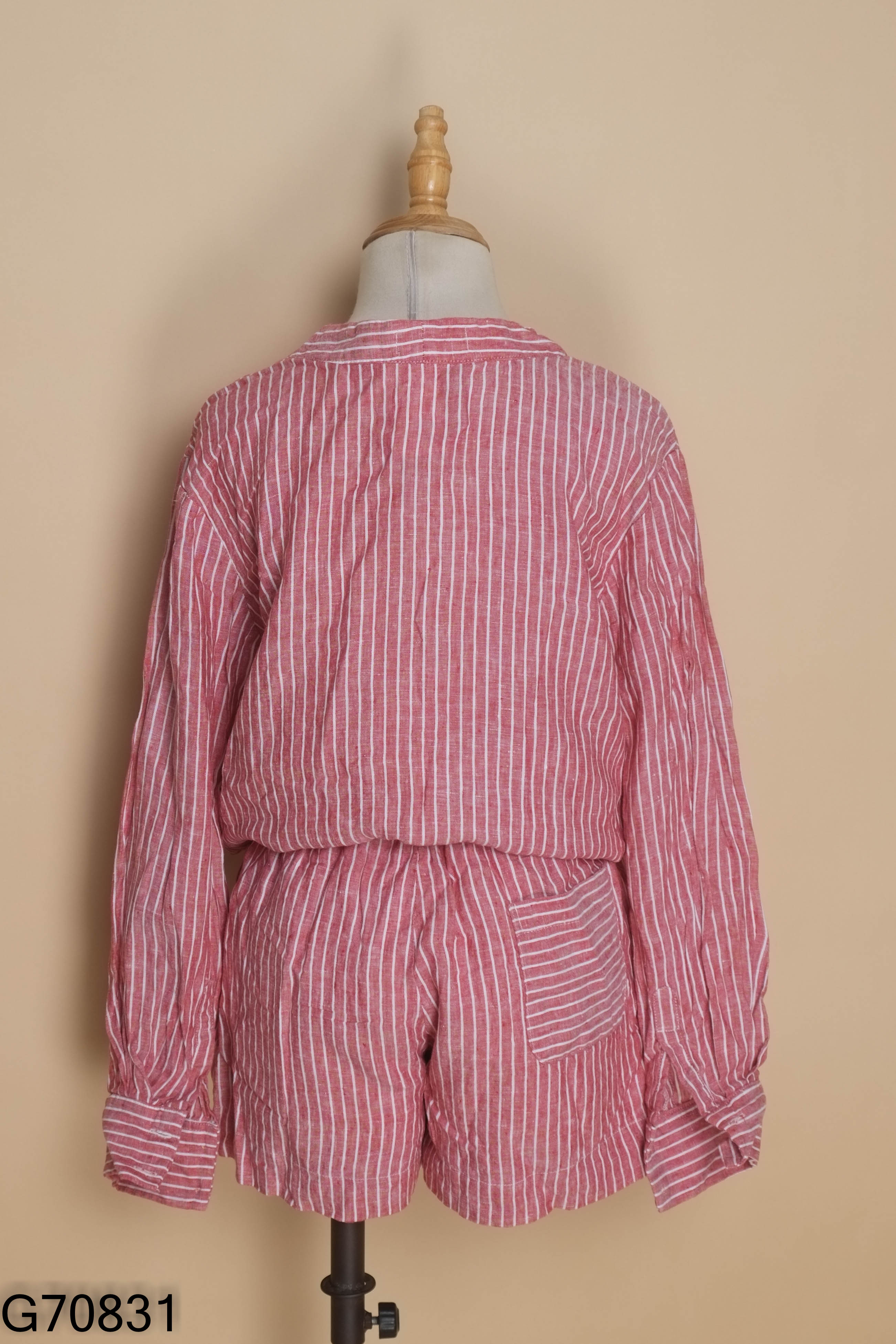Set áo + quần short đỏ kẻ trắng