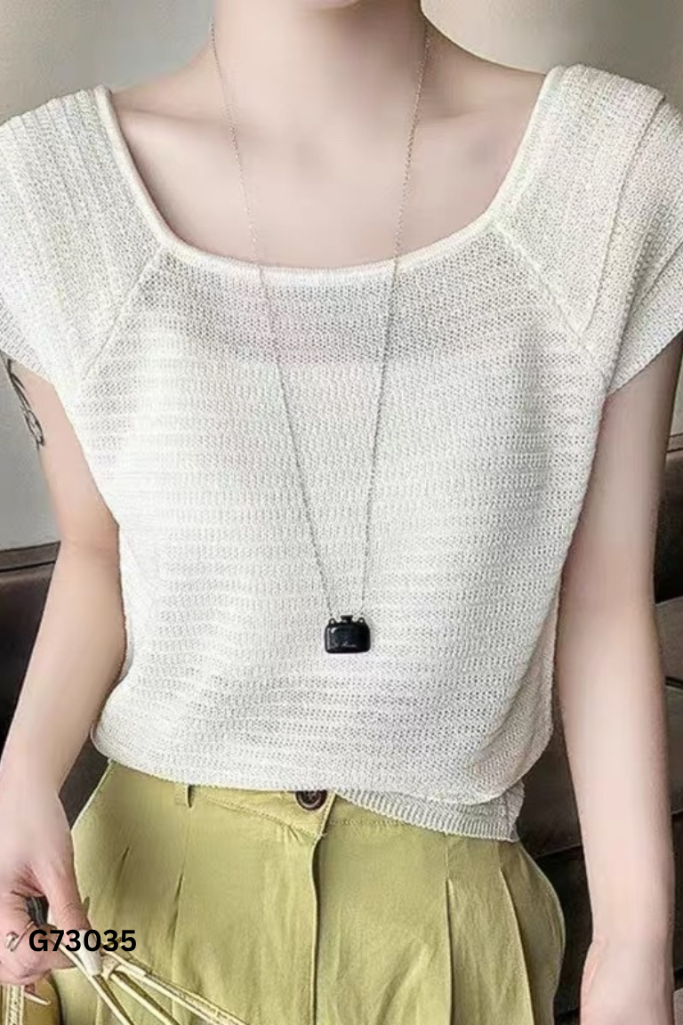 Áo trắng họa tiết viền ren