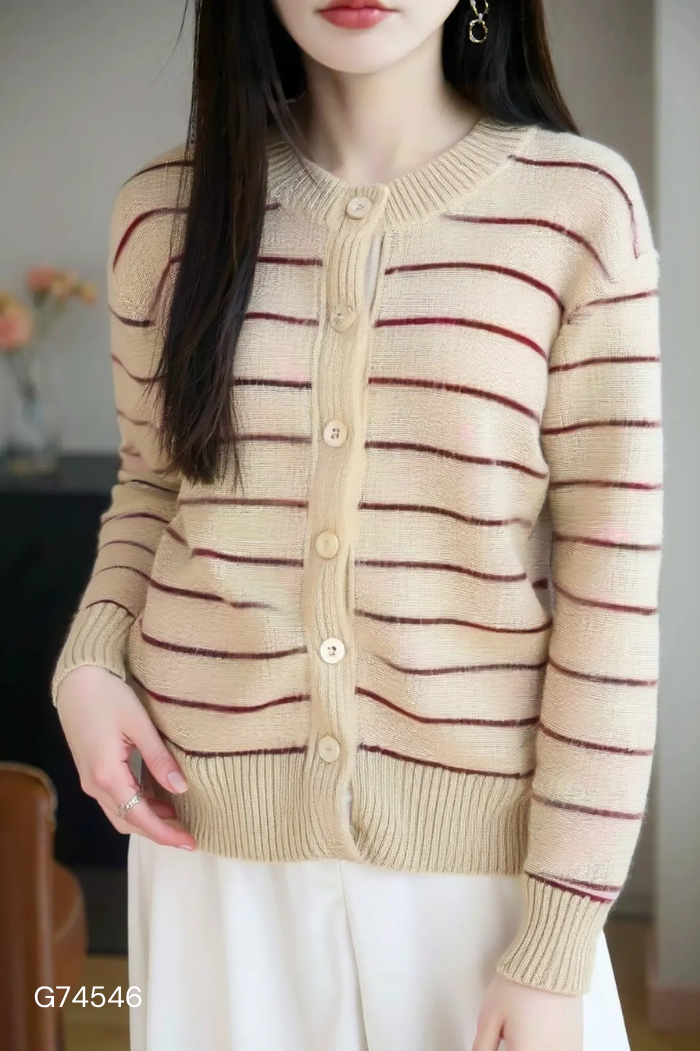 Áo len be kẻ phối cúc