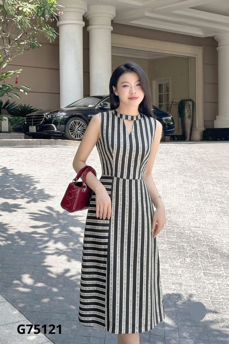 Váy H&H xanh kẻ trắng