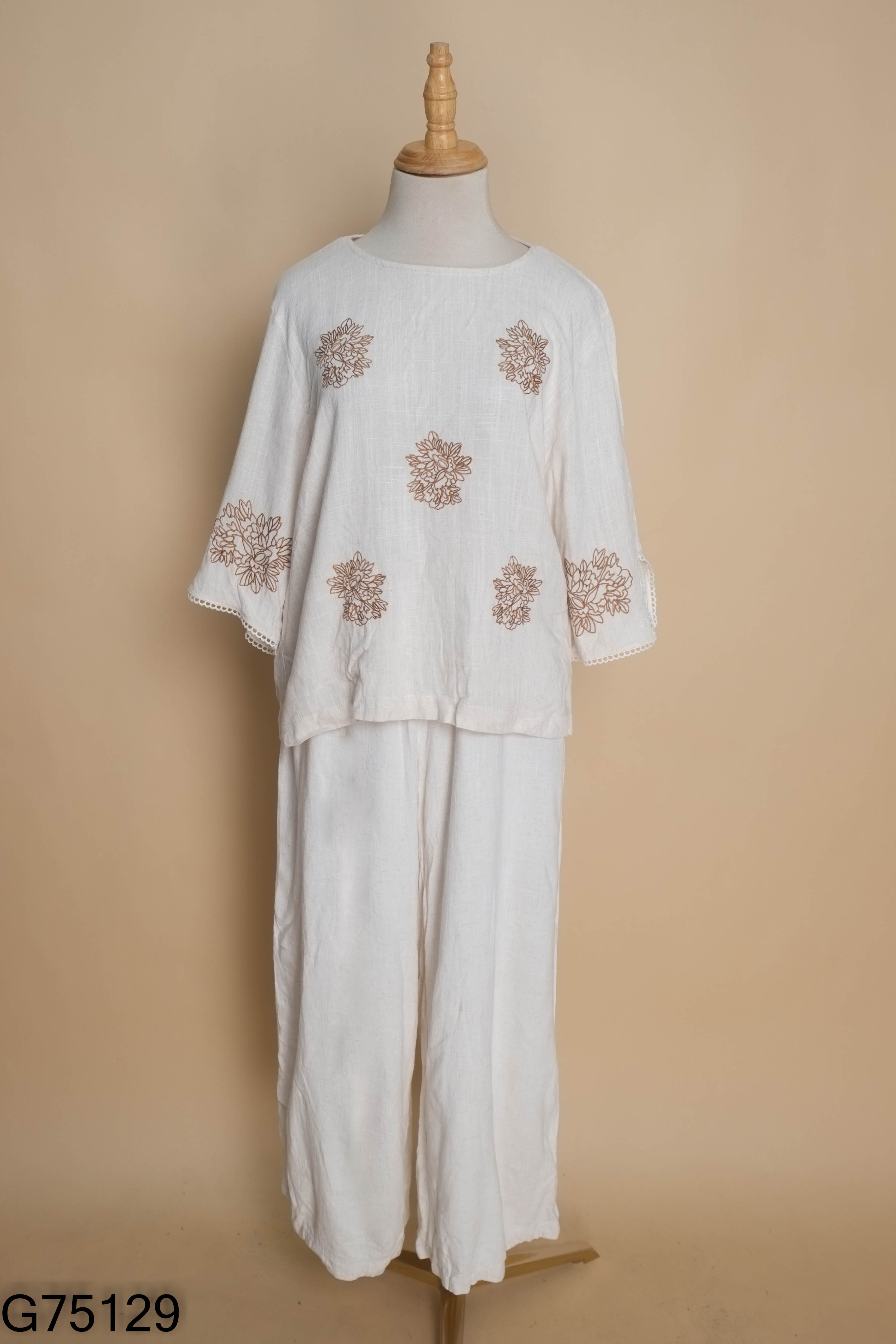 SET áo trắng ngà thêu hoa tay ren+ quần