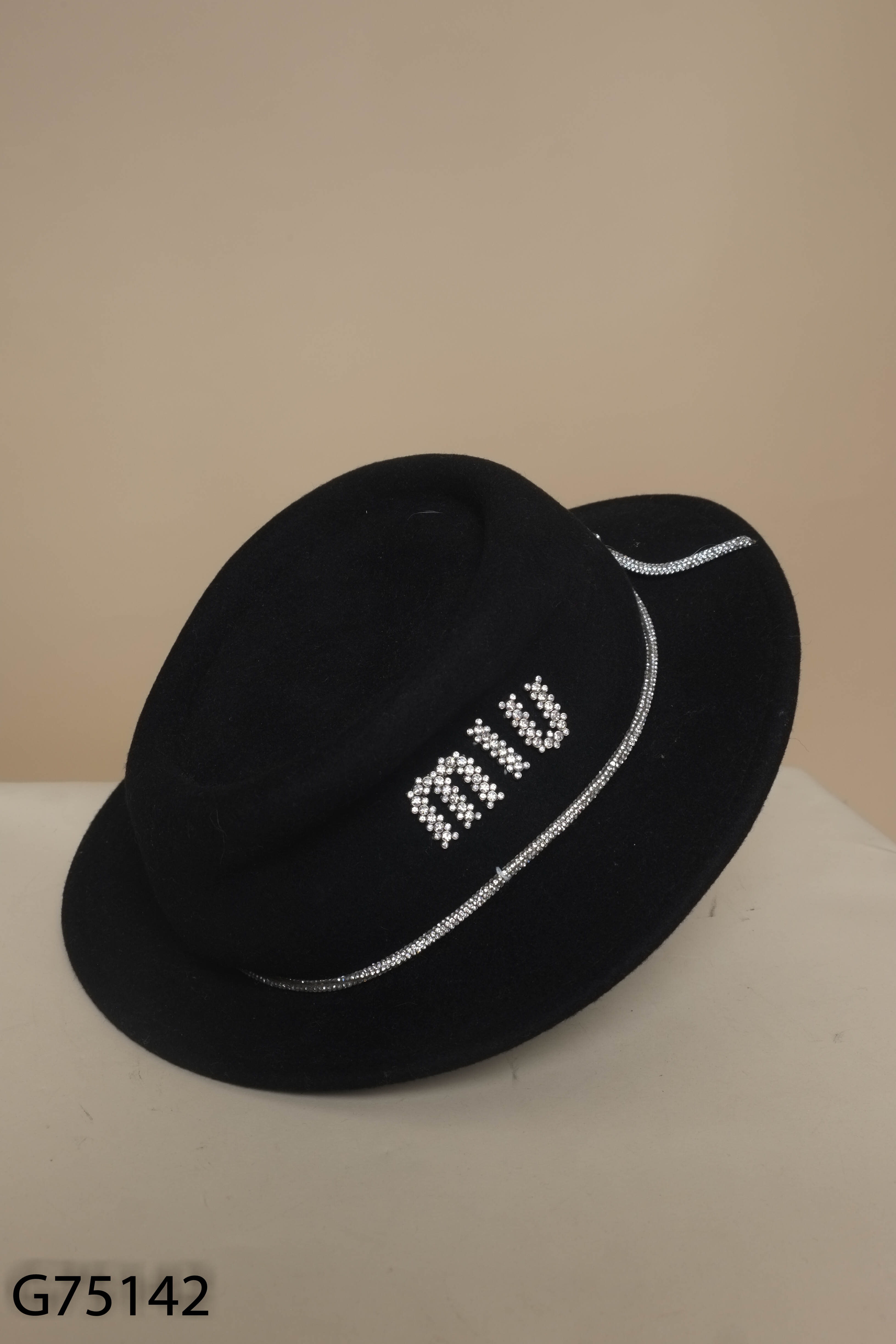 Mũ dạ tròn đen đính đá