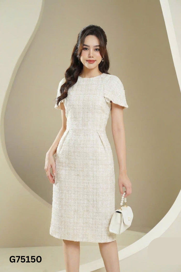 Váy dạ VGU kem ánh kim tuyến