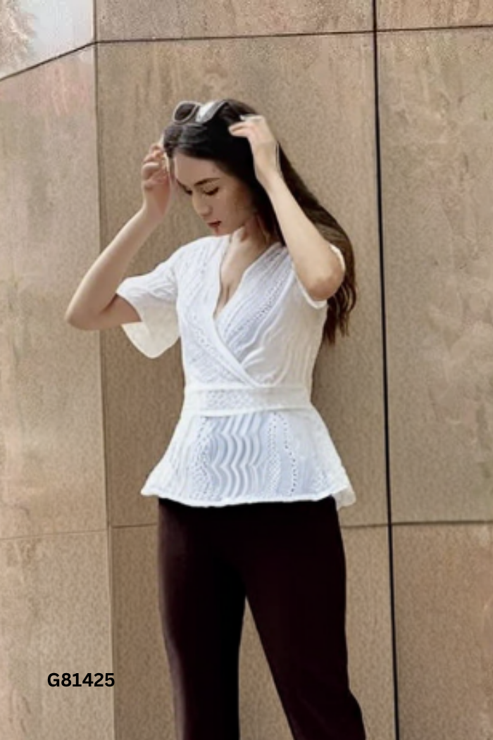 Áo linen trắng cổ V