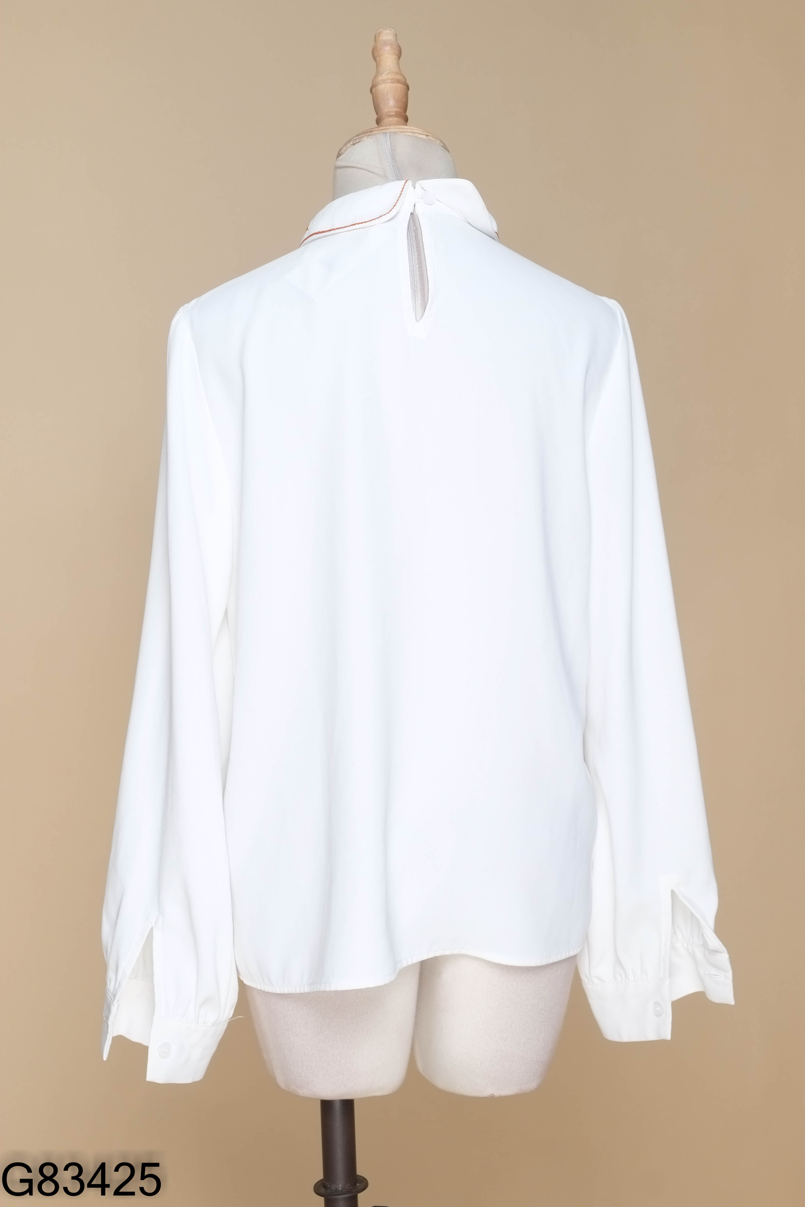 Áo ADORE DRESS trắng thêu hoa