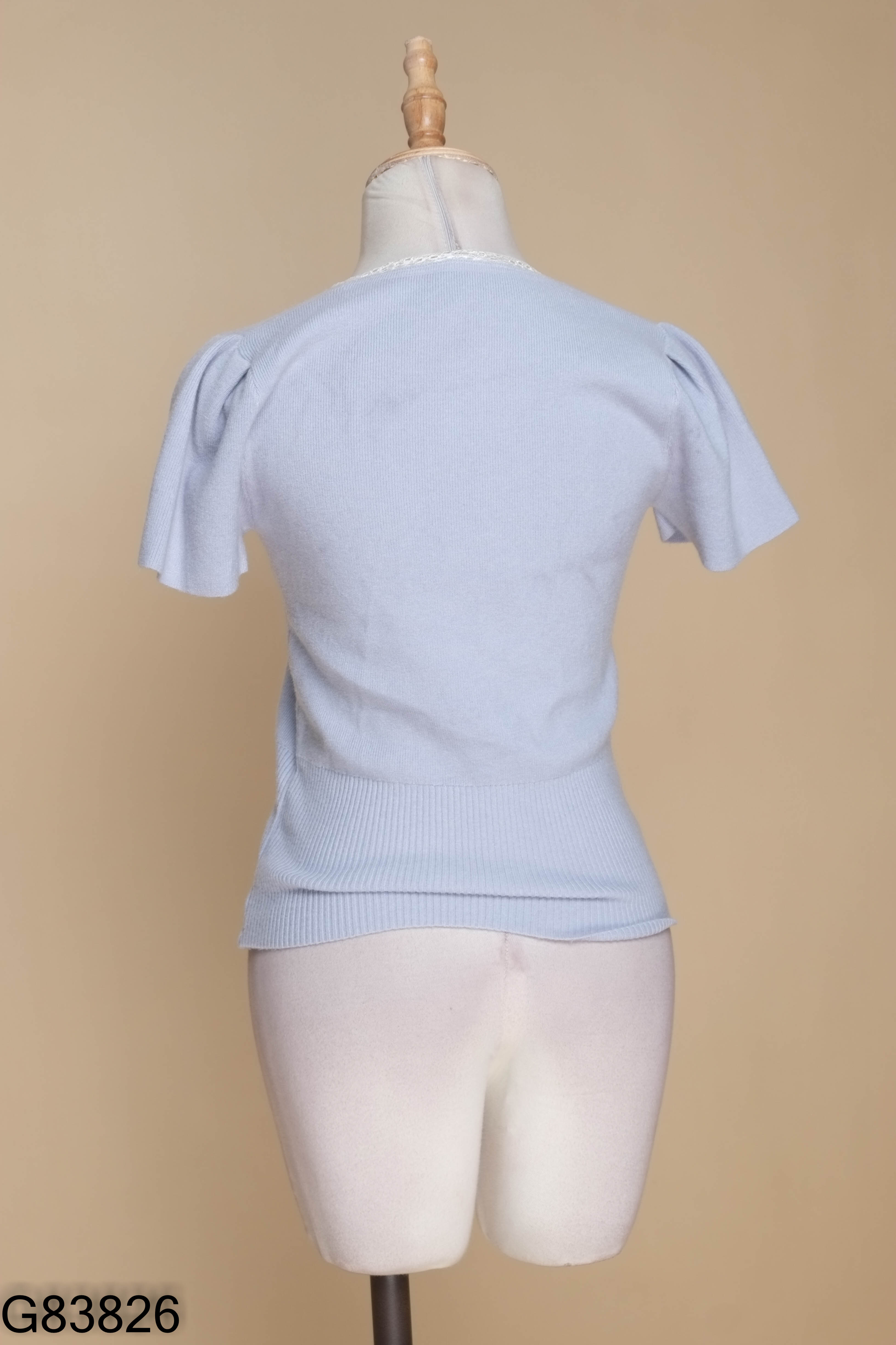 Áo len mongtoghi xanh viền ren