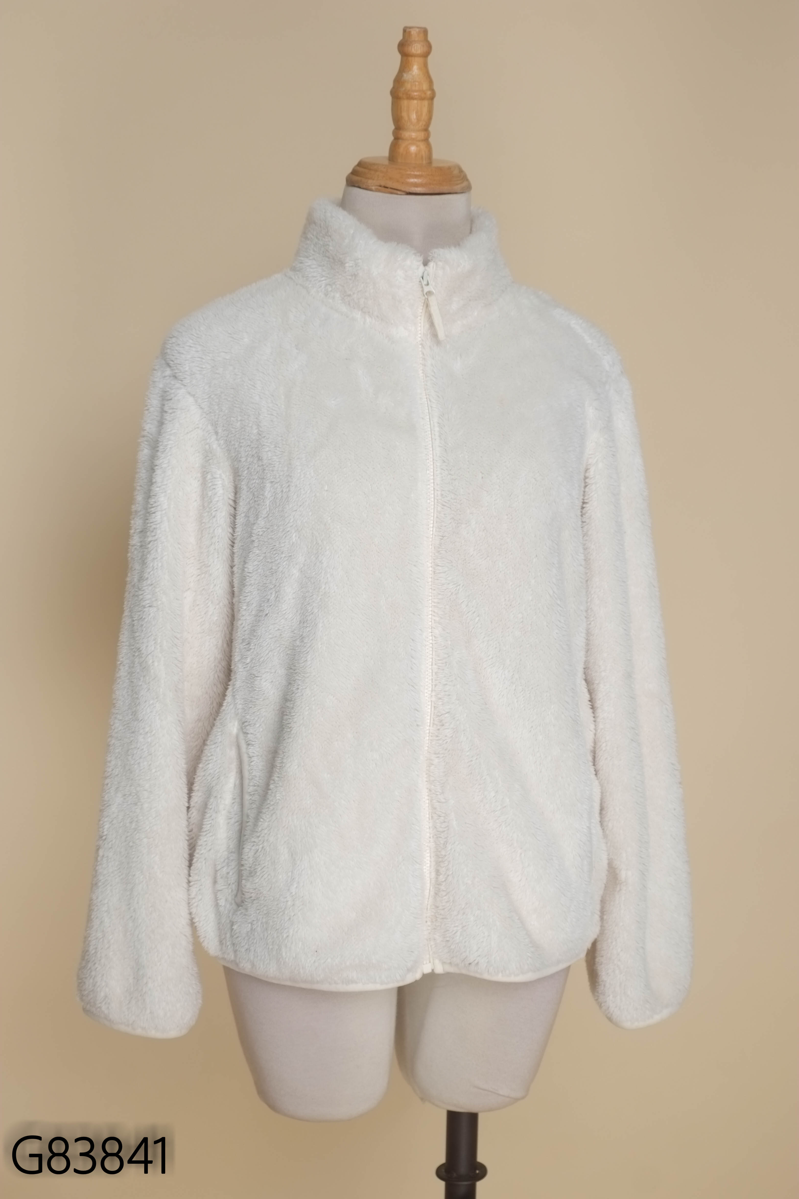 Áo lông trắng UNIQLO