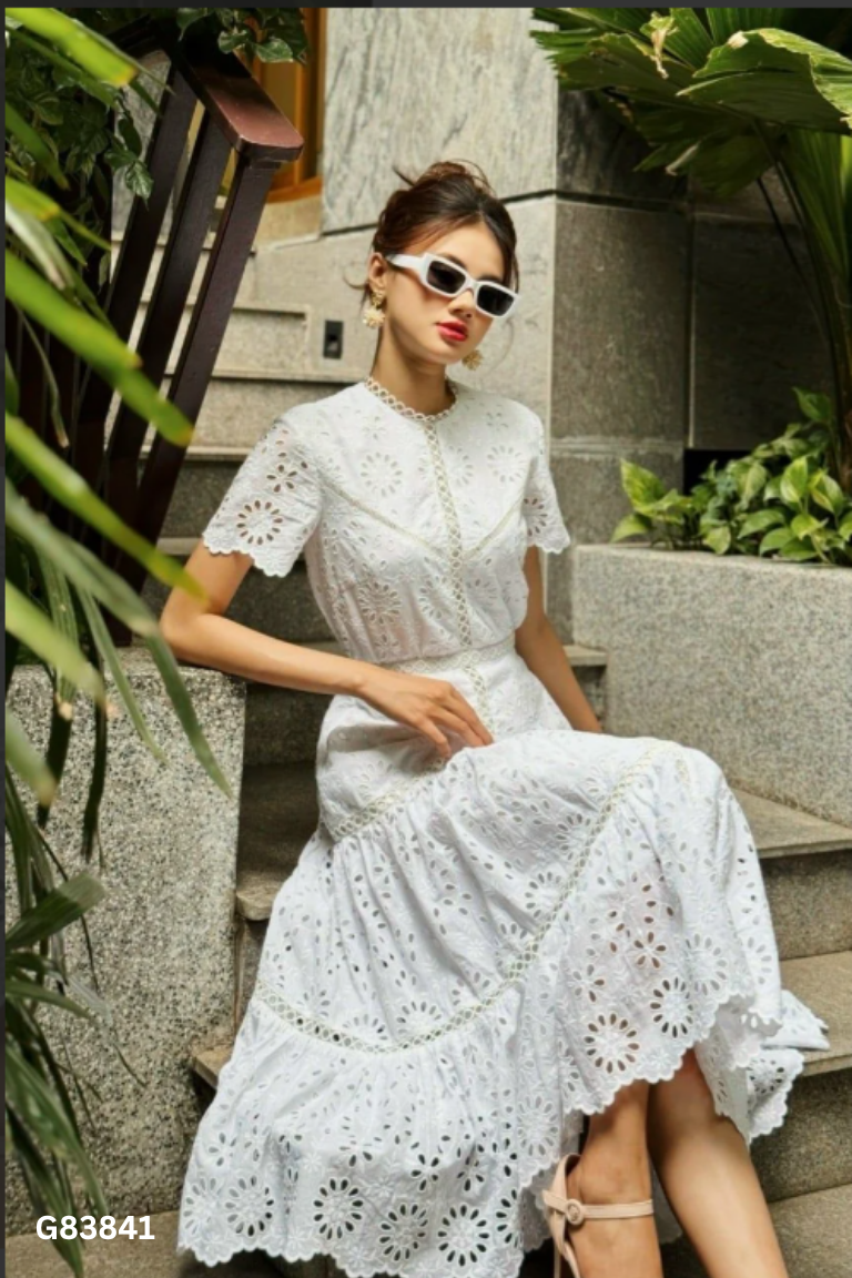 G8384110084-Váy ren trắng LE HOUSE họa tiết