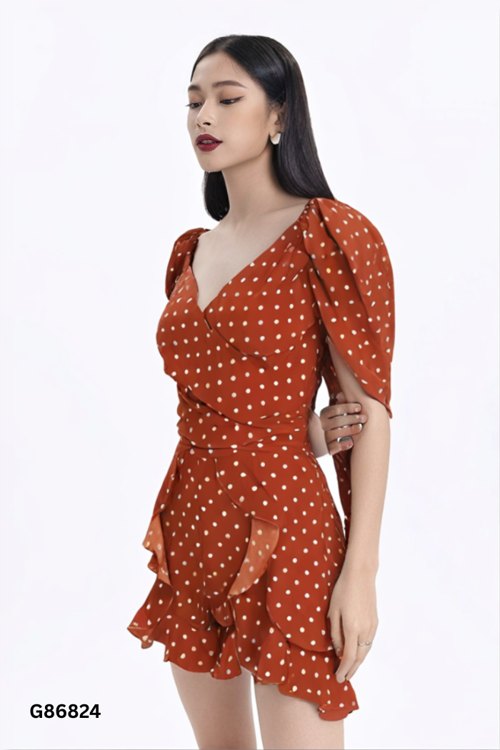 SET Áo nâu chấm bi be + chân váy
