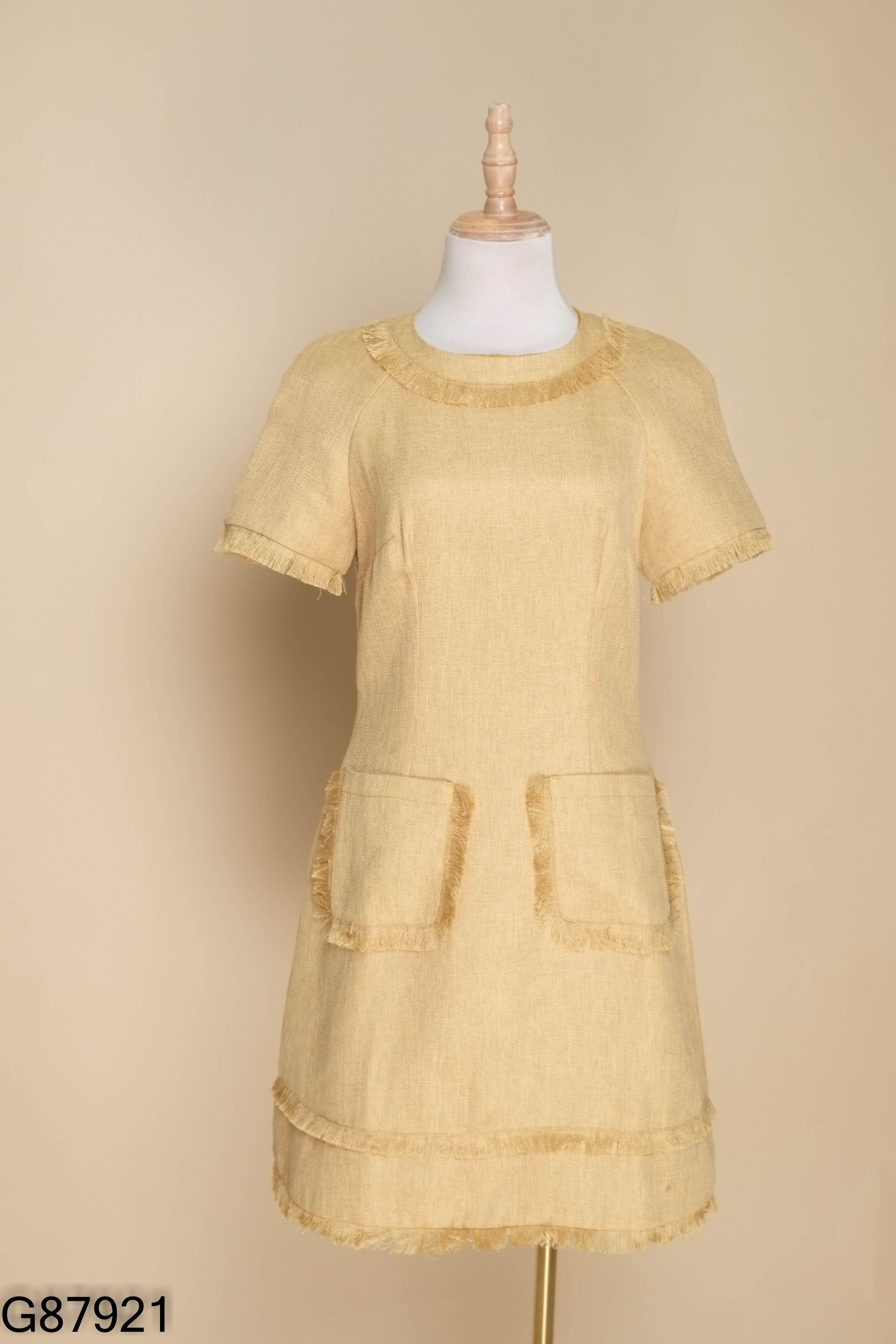 Váy ARTI APPAREL dạ vàng tua rua