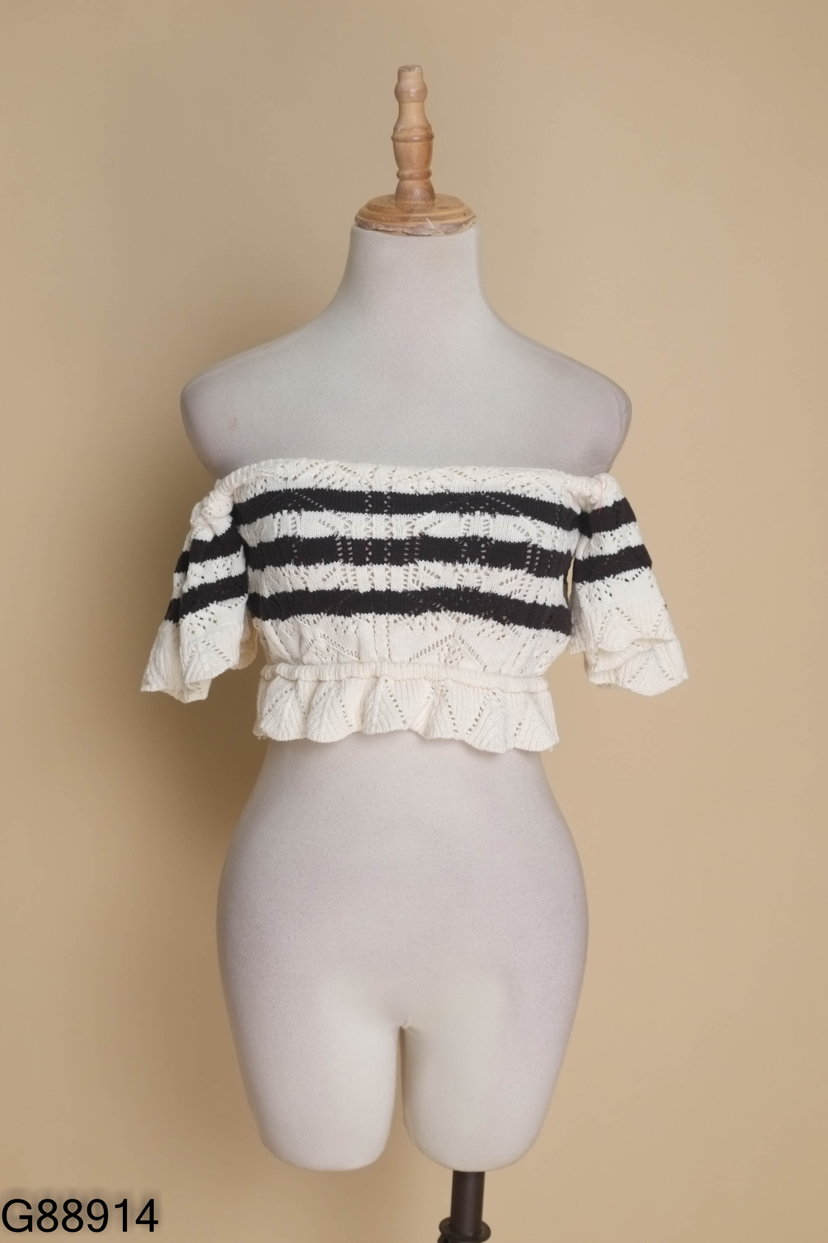 Áo croptop be kẻ đen