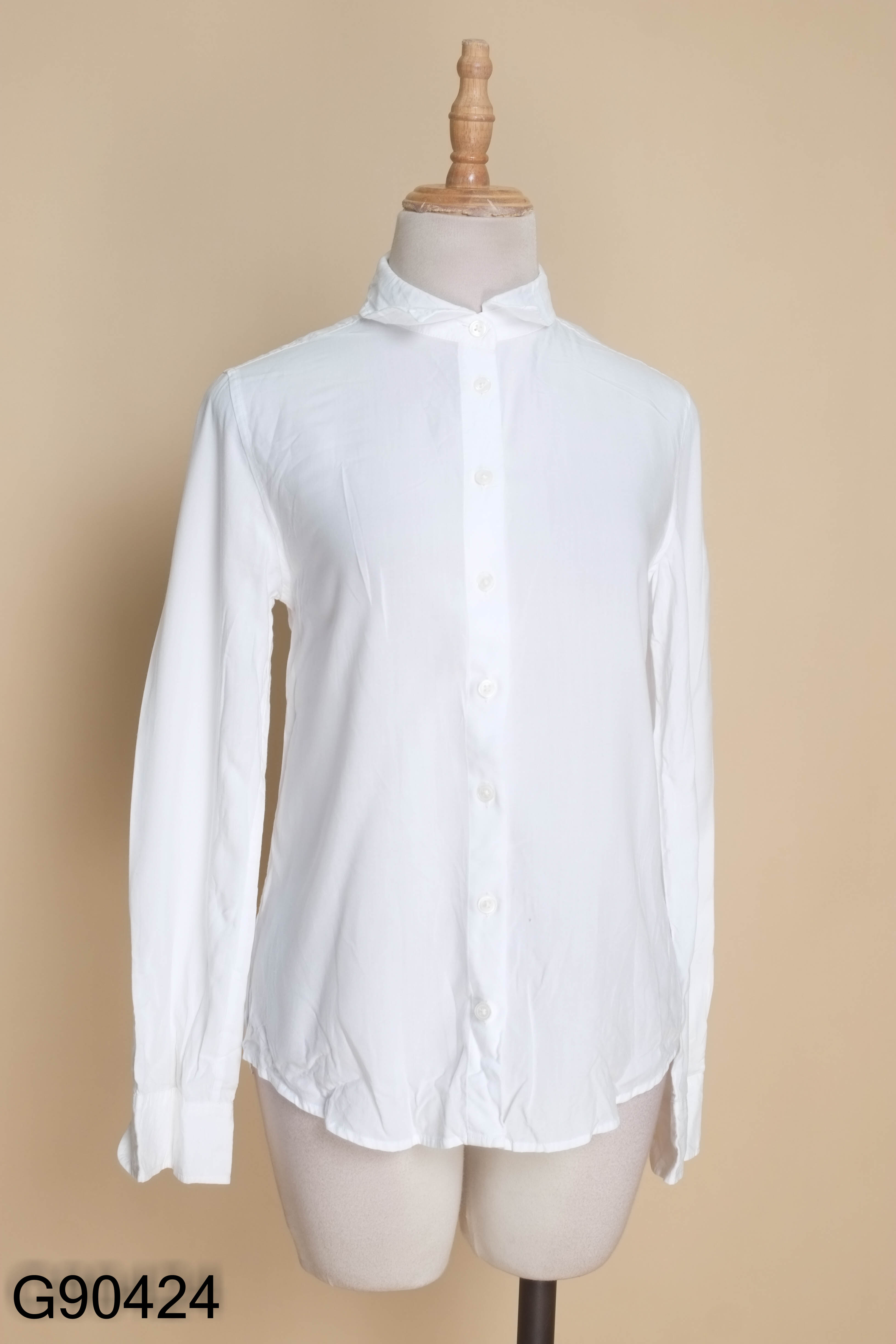 Áo sơ mi trắng UNIQLO