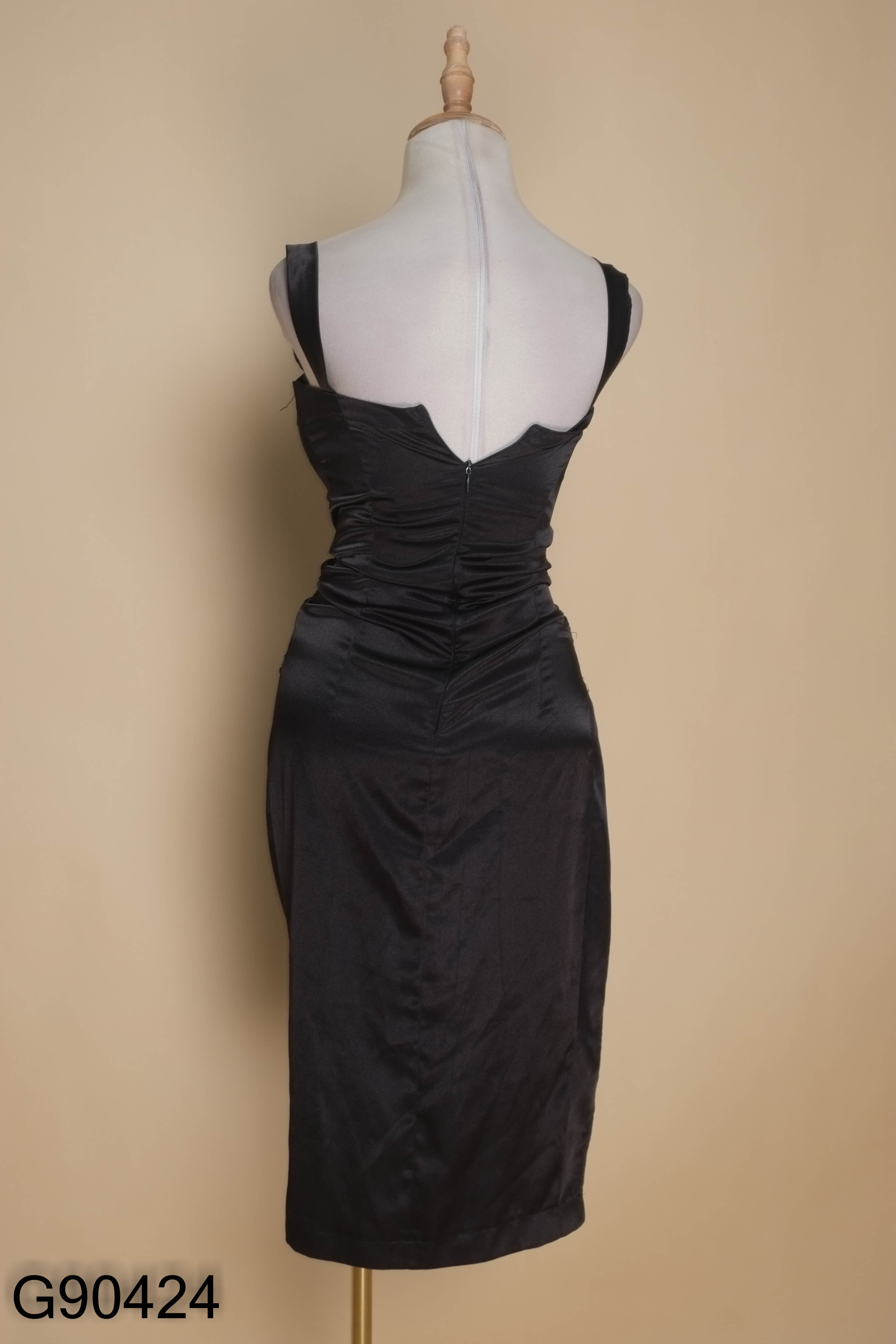 Váy lụa đen body nhún